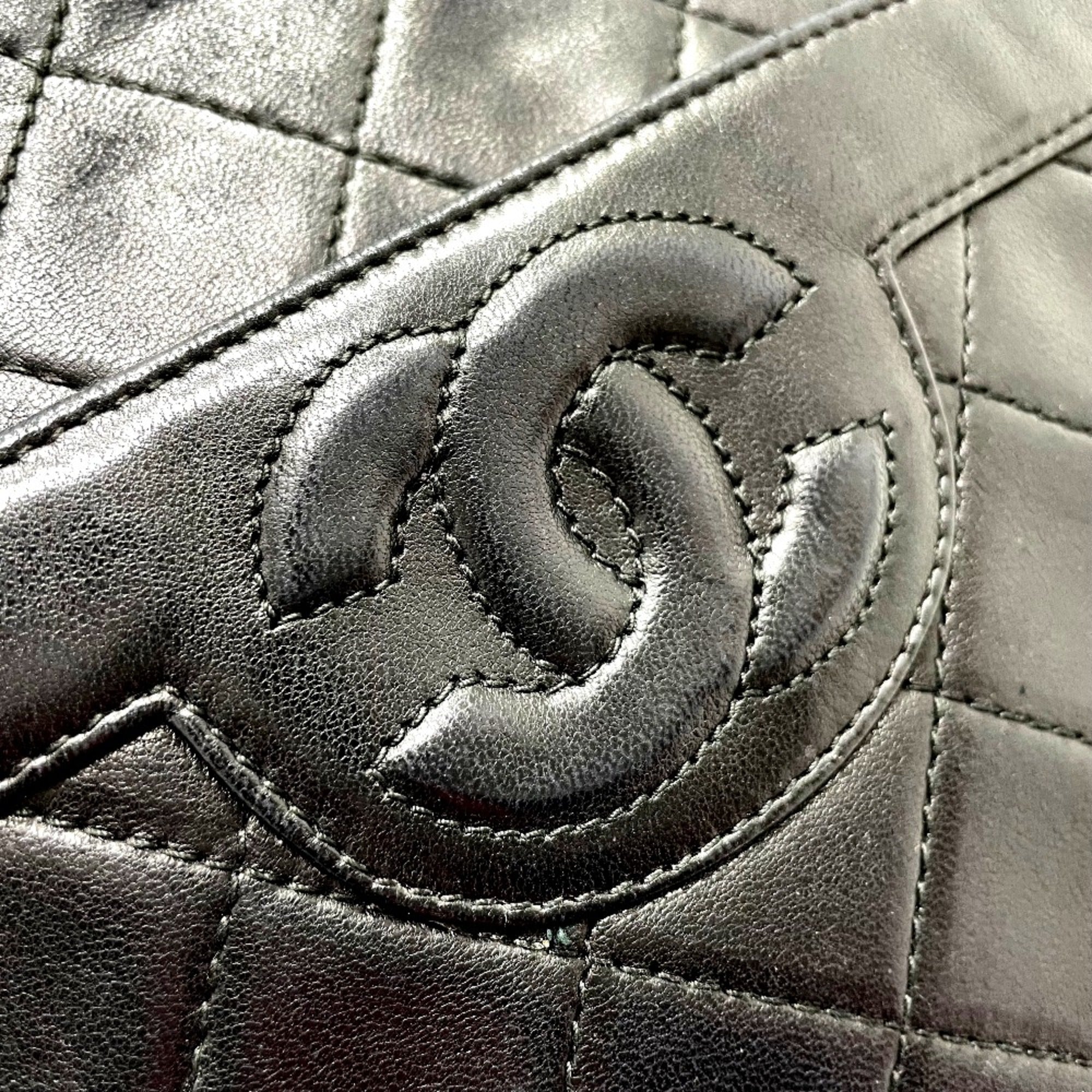 Chanel Black Leather Shoulder Bag (Pre-Owned)