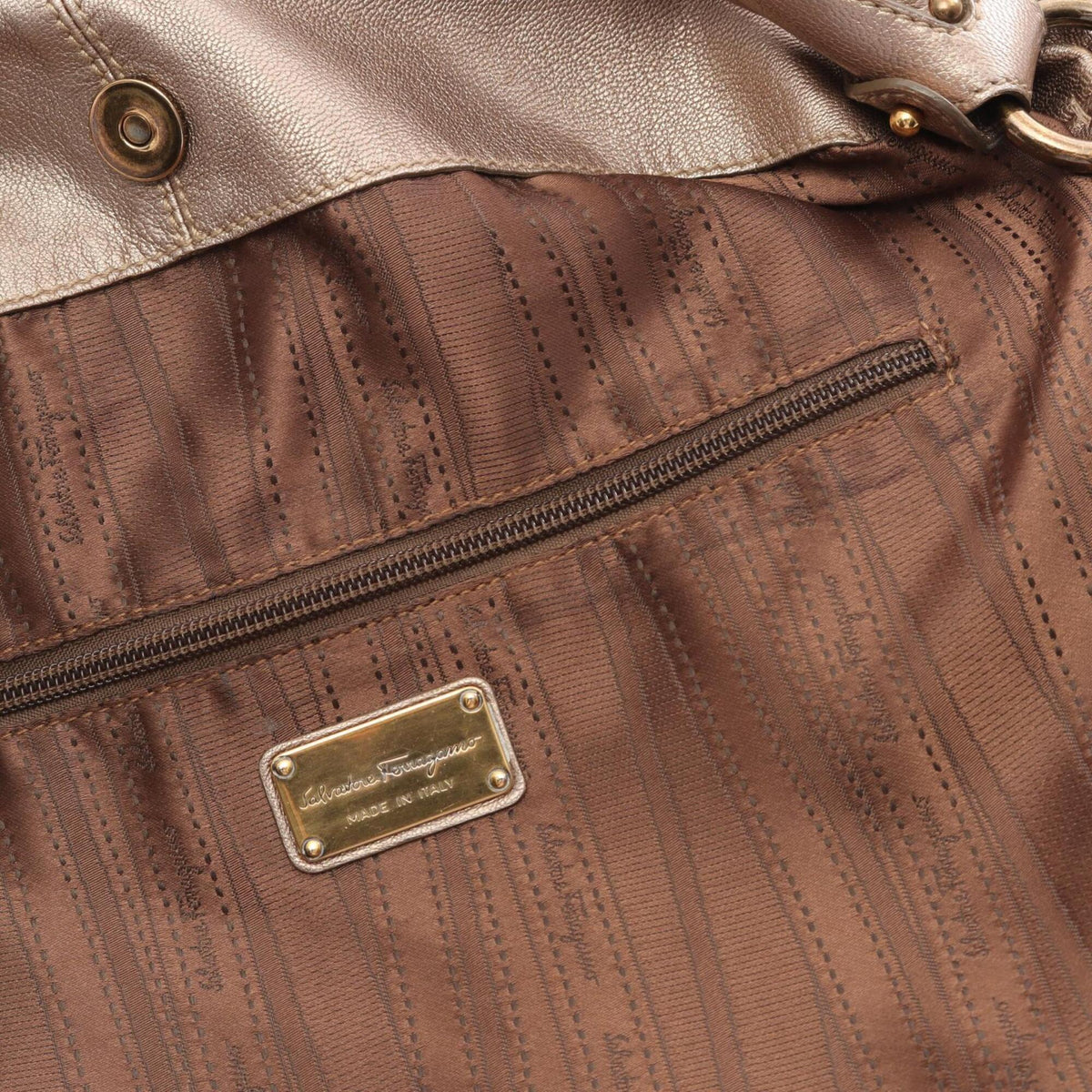 Salvatore Ferragamo Gold Leather Handbag Shoulder Bag (Pre-Owned)