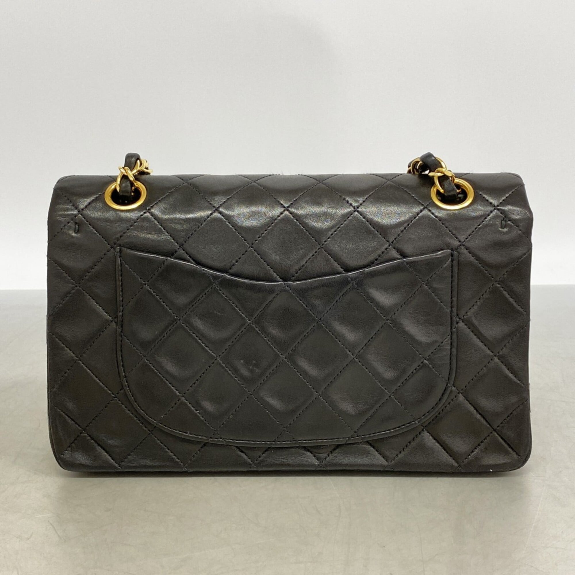 Chanel Black Leather Shoulder Bag (Pre-Owned)