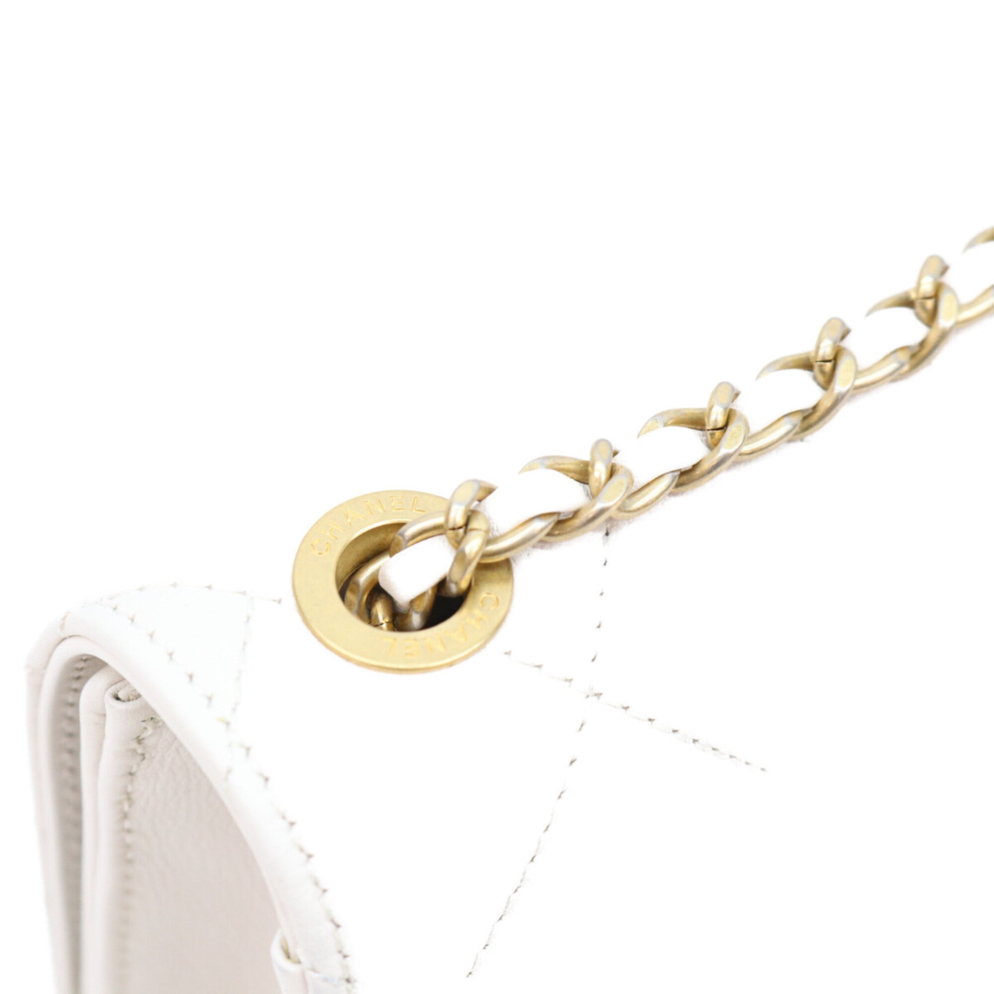 Chanel White Leather Shoulder Bag (Pre-Owned)