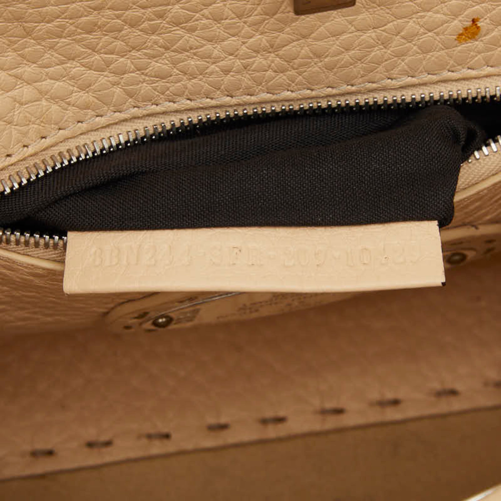 Fendi Beige Leather Handbag Shoulder Bag (Pre-Owned)