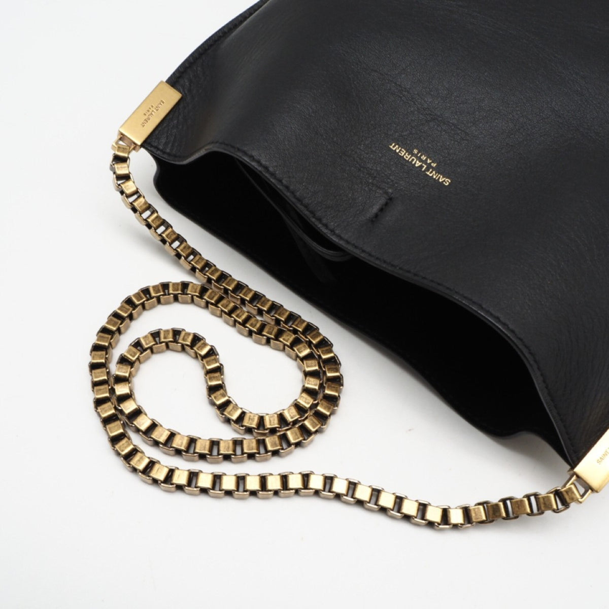 Yves Saint Laurent Black Leather Shoulder Bag (Pre-Owned)