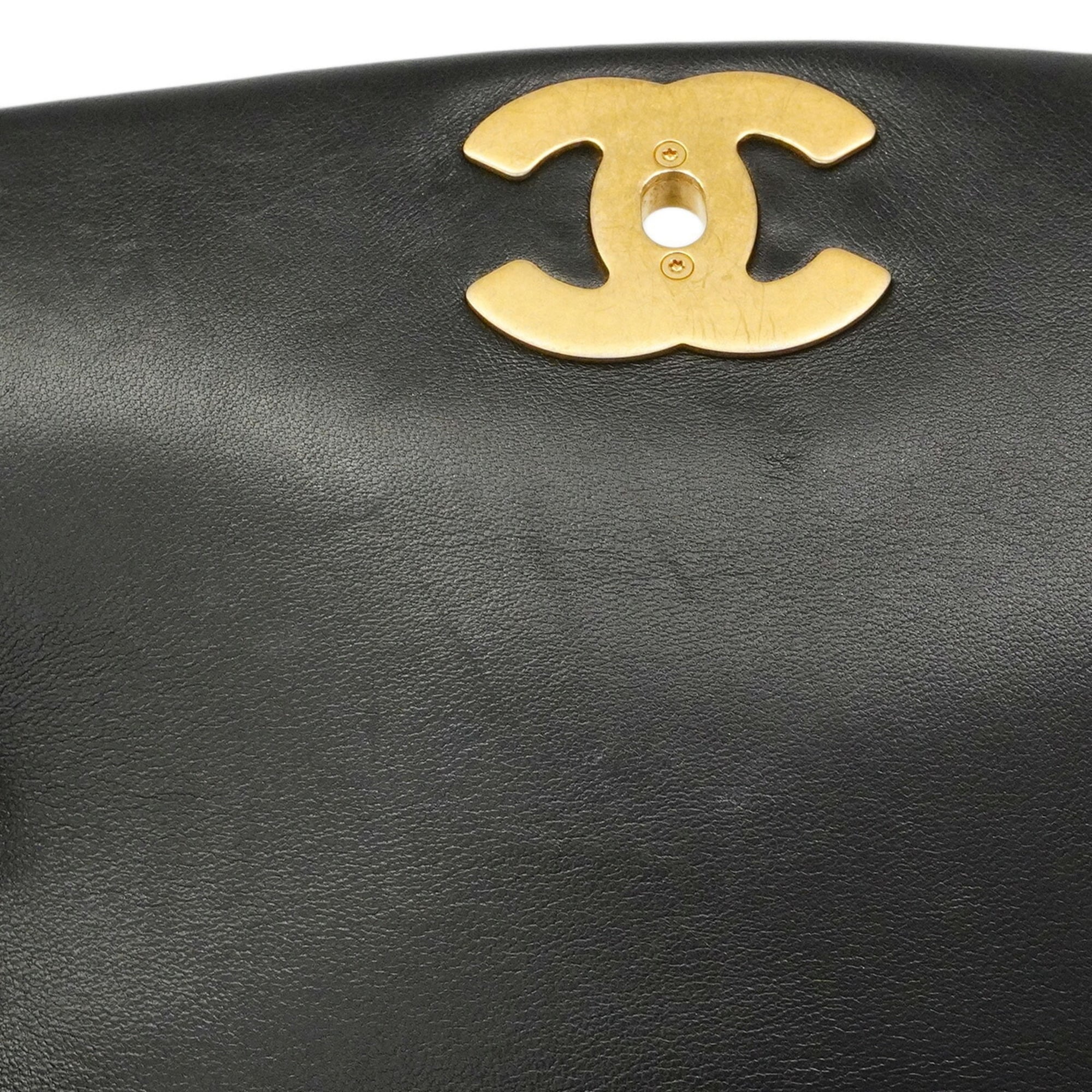 Chanel Black Leather Shoulder Bag (Pre-Owned)