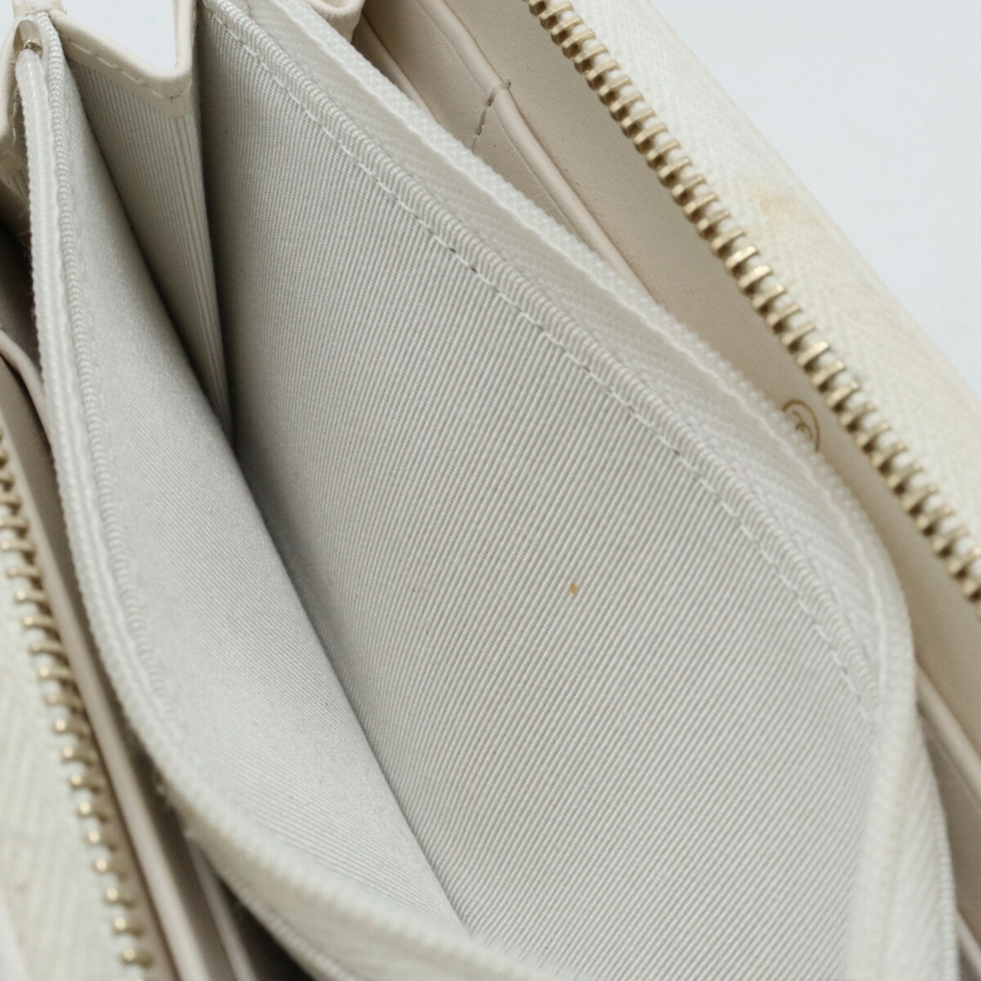 Chanel White Caviar Leather Long Wallet (Bi-Fold) (Pre-Owned)