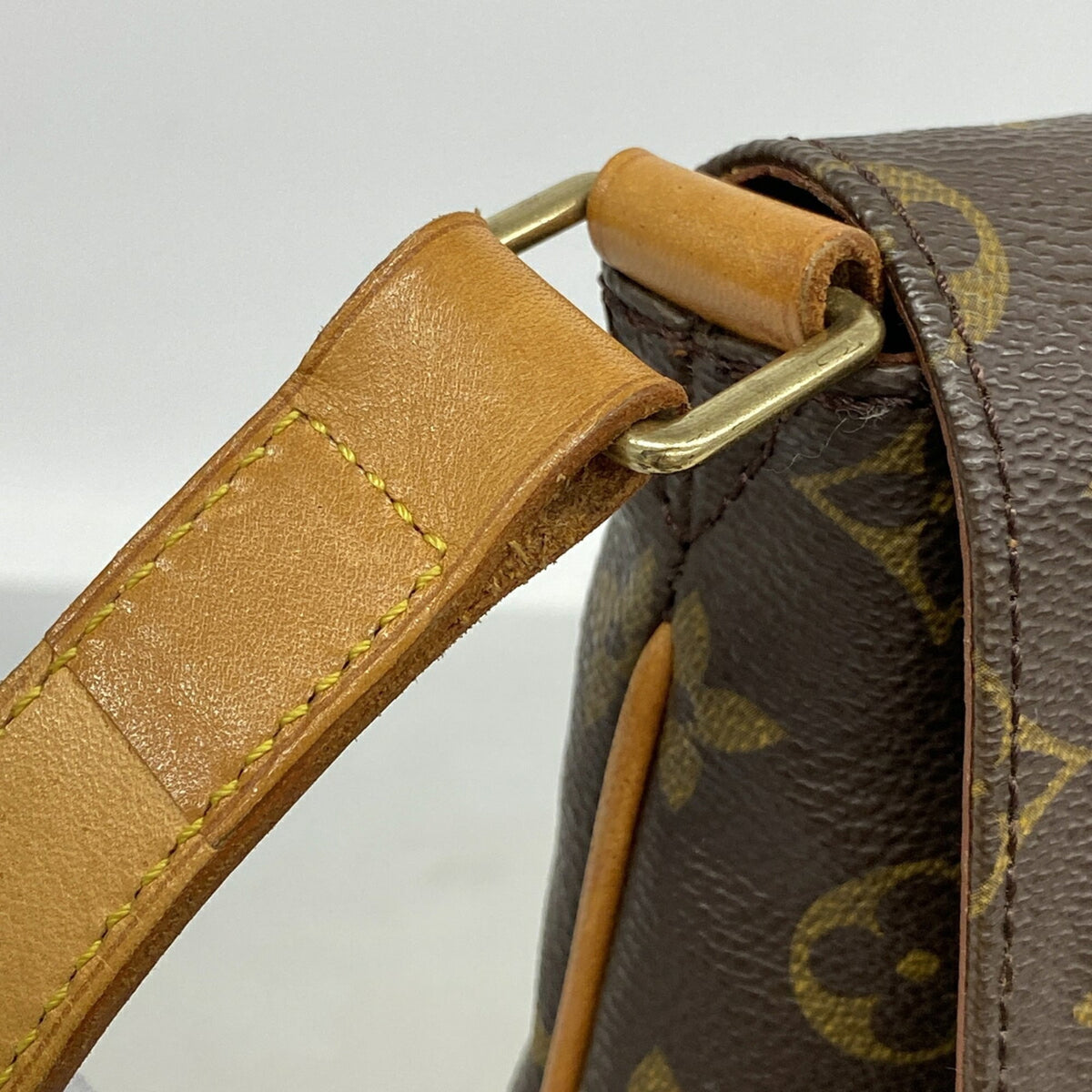 Louis Vuitton Brown Shoulder Bag (Pre-Owned)