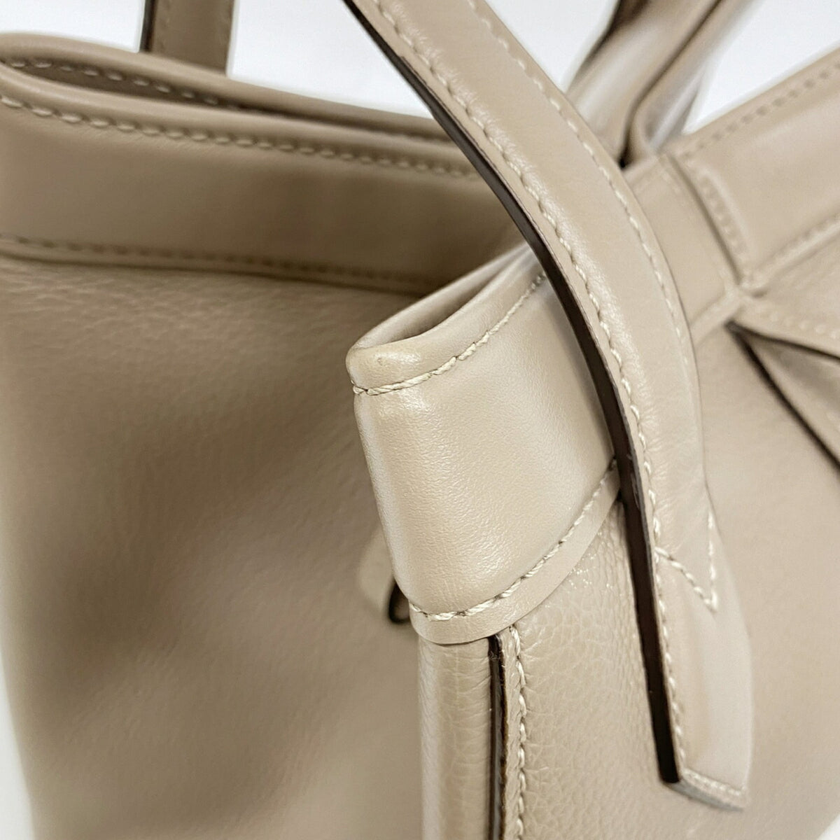 Fendi Grayish Leather Shoulder Bag (Pre-Owned)