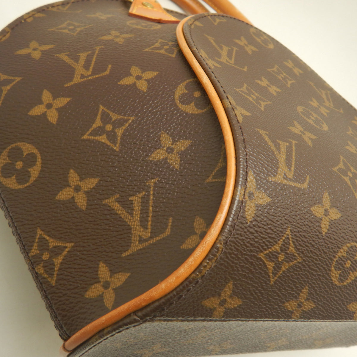 Louis Vuitton Brown Monogram Monogram Canvas Handbag (Pre-Owned)