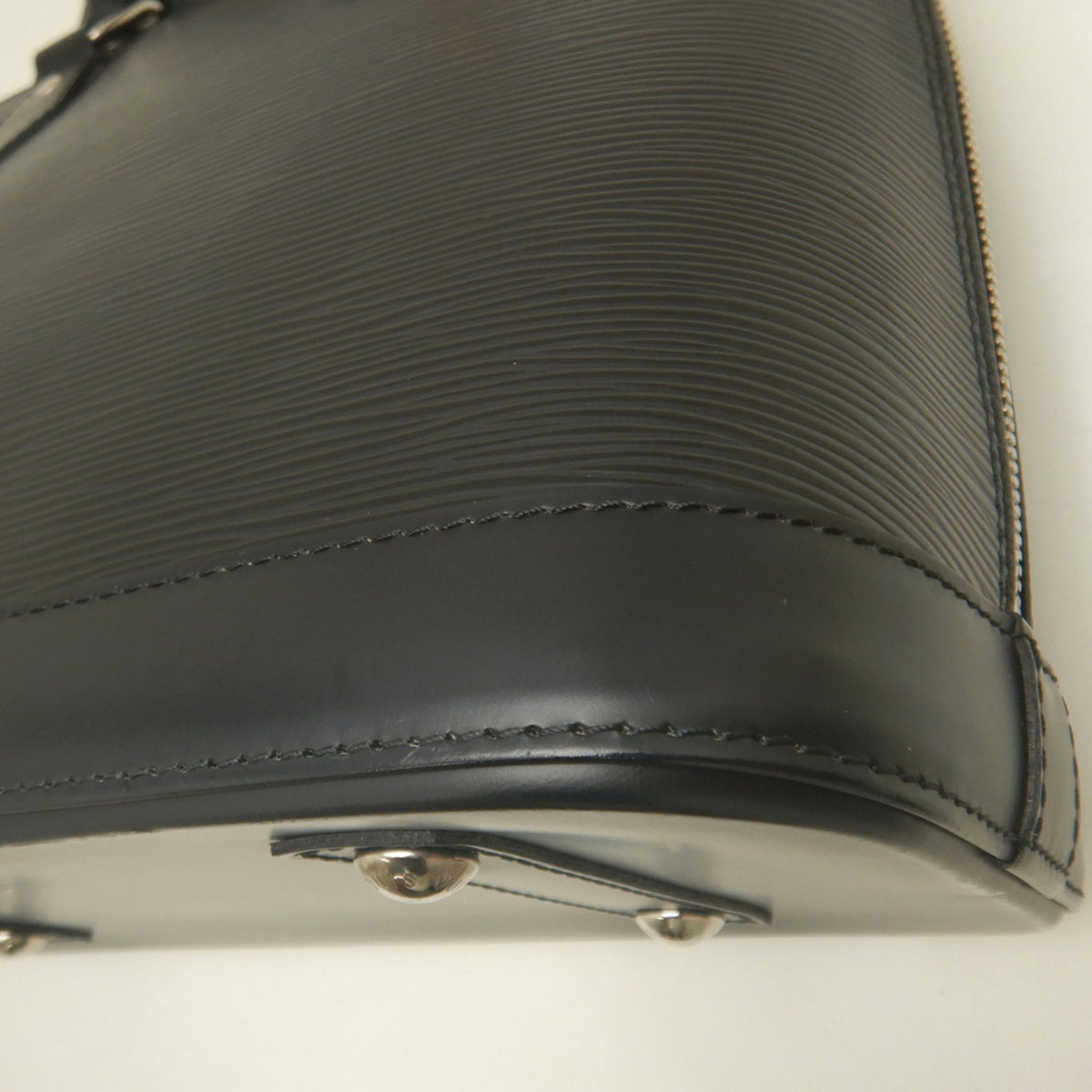 Louis Vuitton Noir Epi Leather Handbag (Pre-Owned)