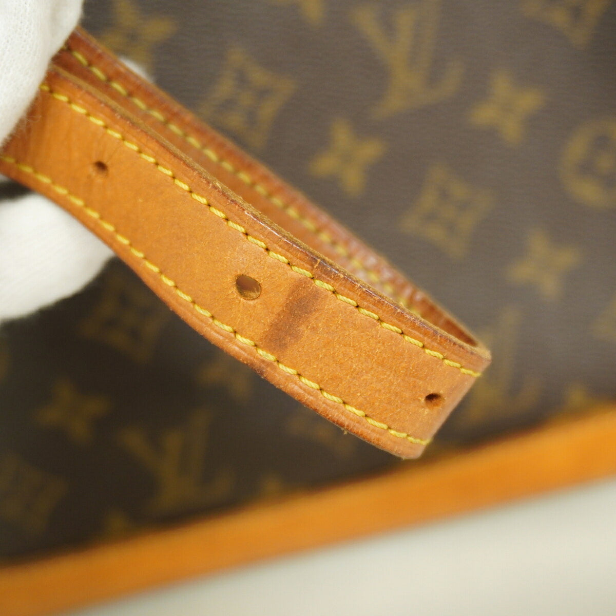 Louis Vuitton Brown Shoulder Bag (Pre-Owned)
