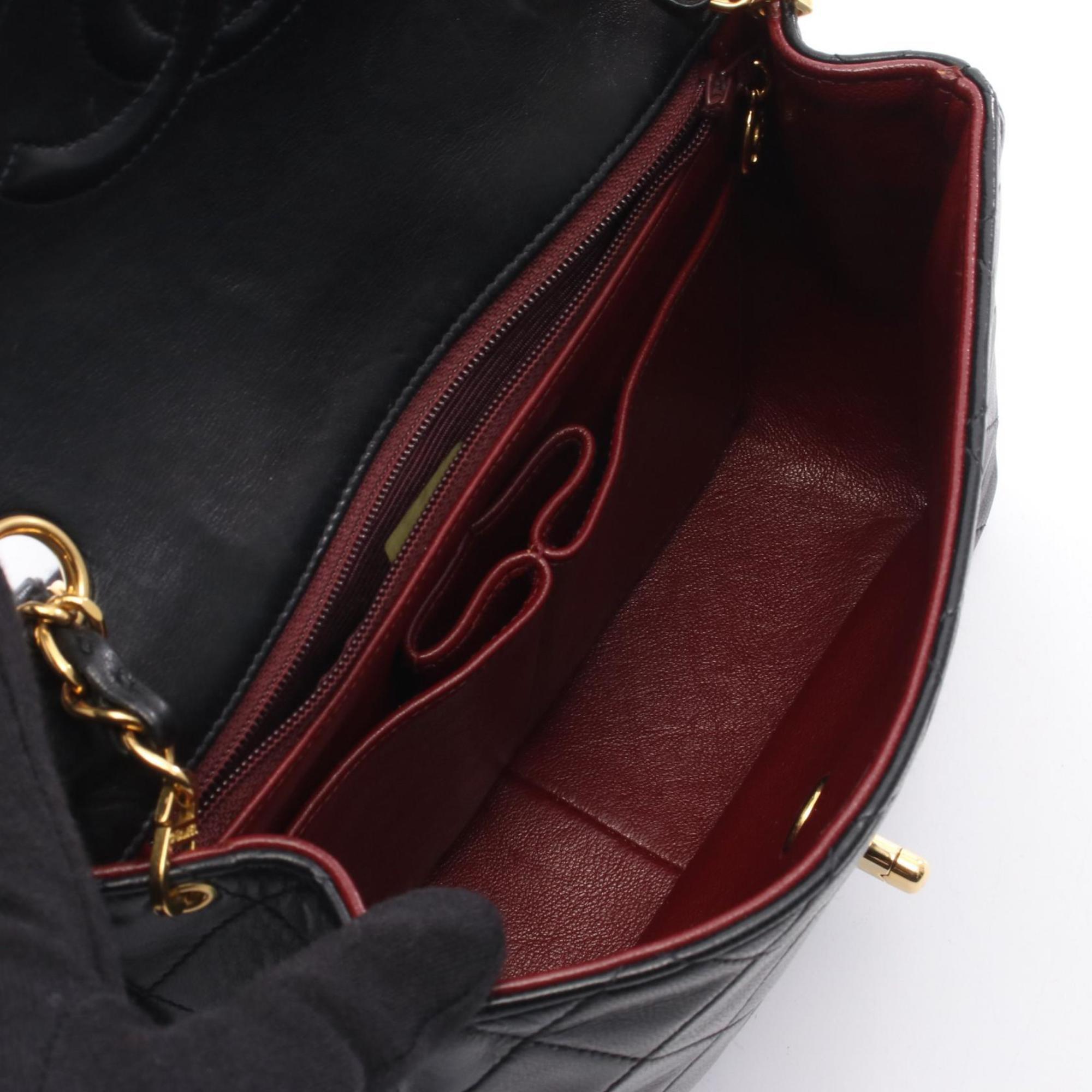 Chanel Black Leather Shoulder Bag (Pre-Owned)