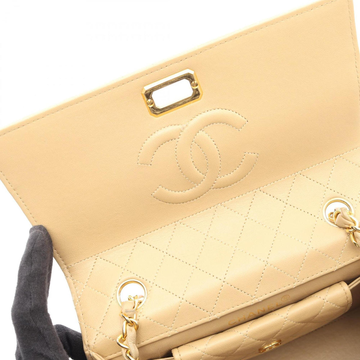 Chanel Matelasse Beige Leather Handbag Shoulder Bag (Pre-Owned)