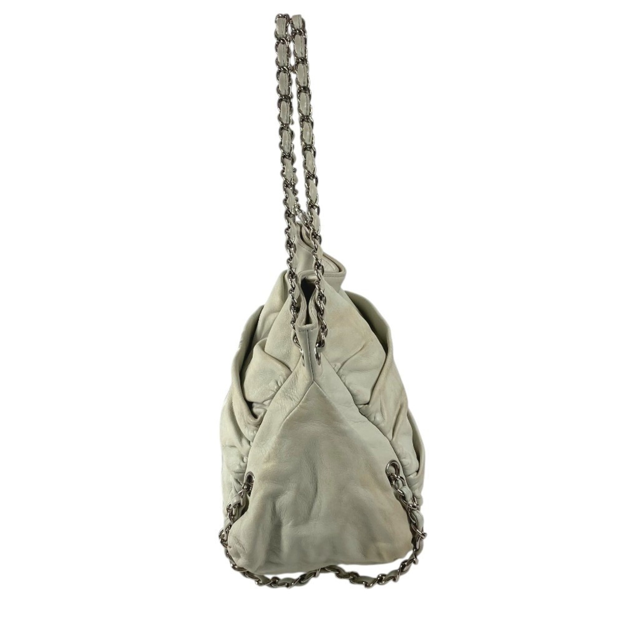 Chanel White Leather Shoulder Bag Tote Bag (Pre-Owned)