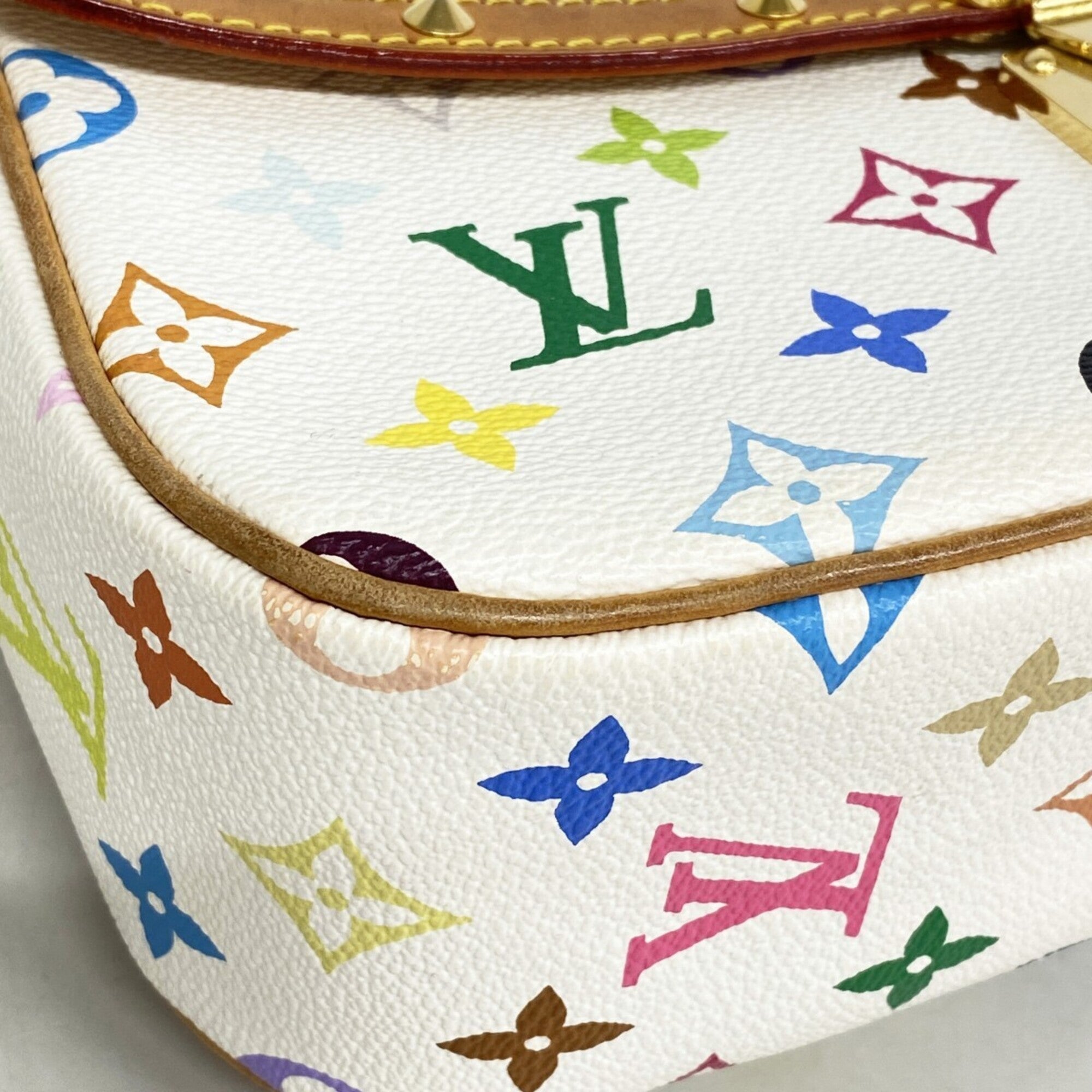 Louis Vuitton Blanc Shoulder Bag (Pre-Owned)
