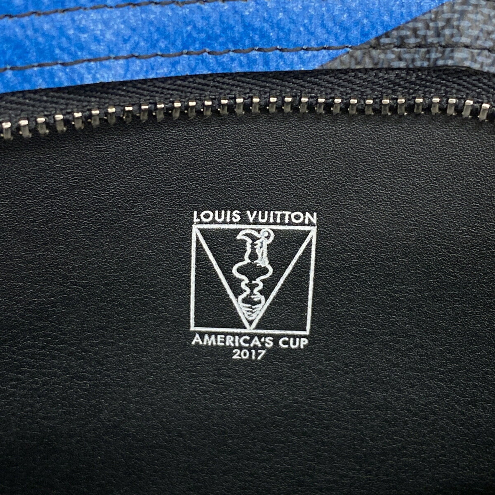 Louis Vuitton Black Pochette (Pre-Owned)