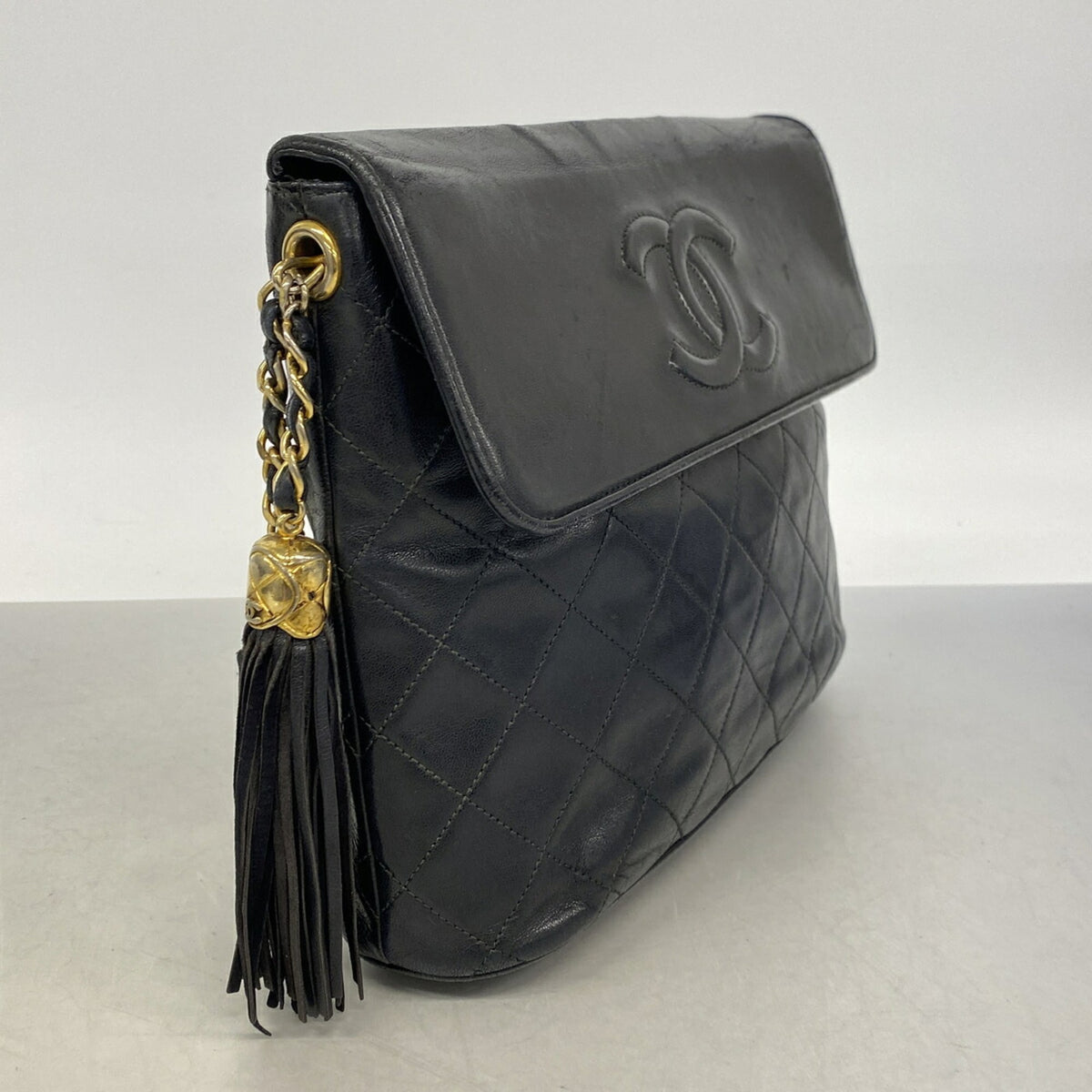 Chanel Black Leather Shoulder Bag (Pre-Owned)