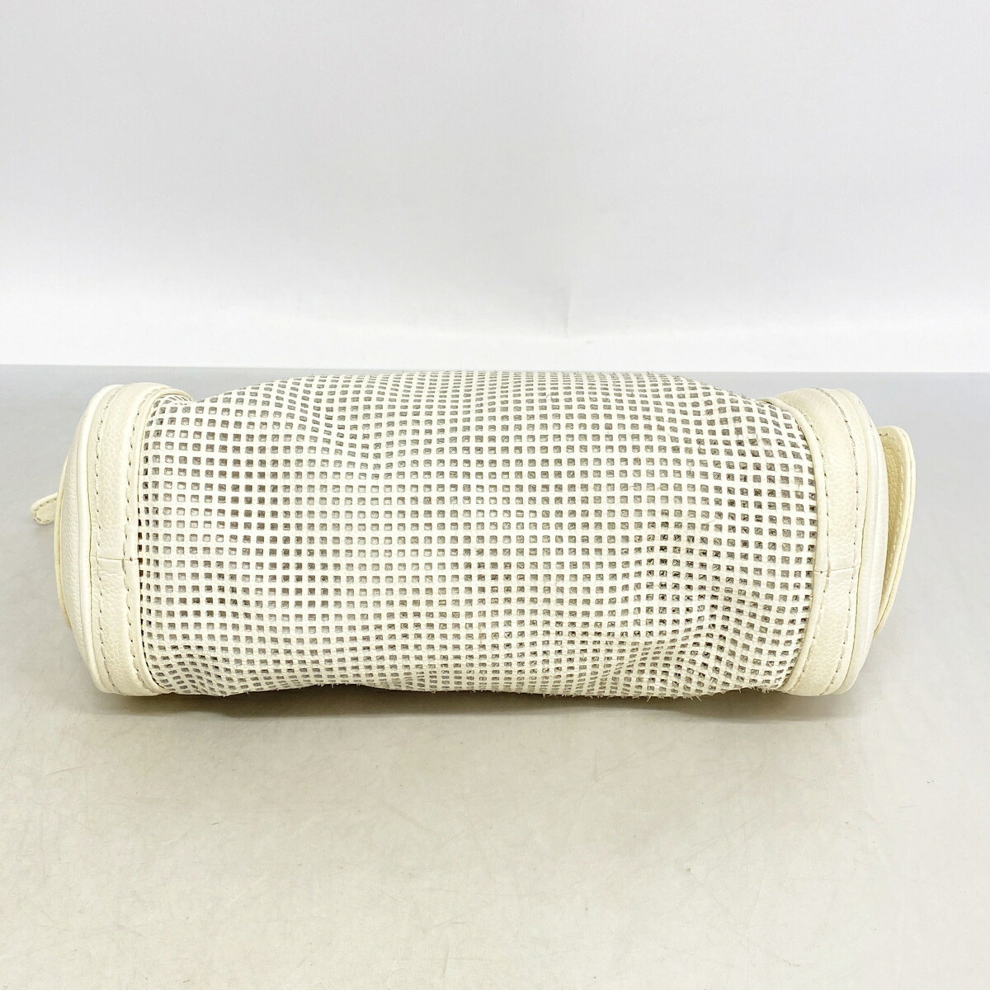 Chanel Ivory Leather Shoulder Bag (Pre-Owned)