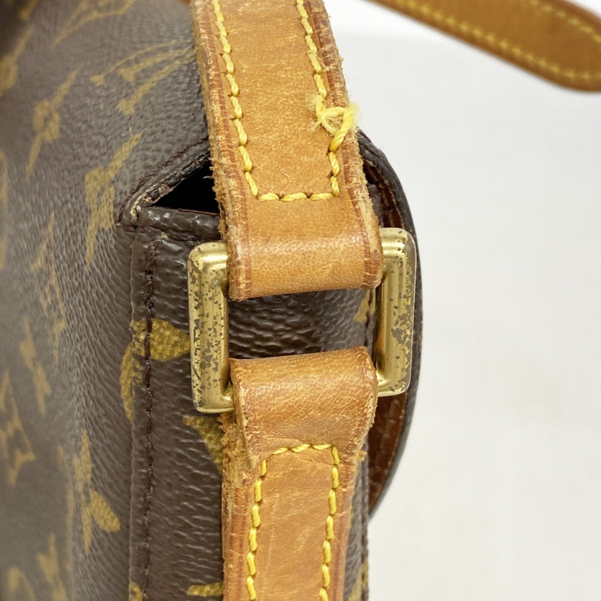 Louis Vuitton Brown Shoulder Bag (Pre-Owned)