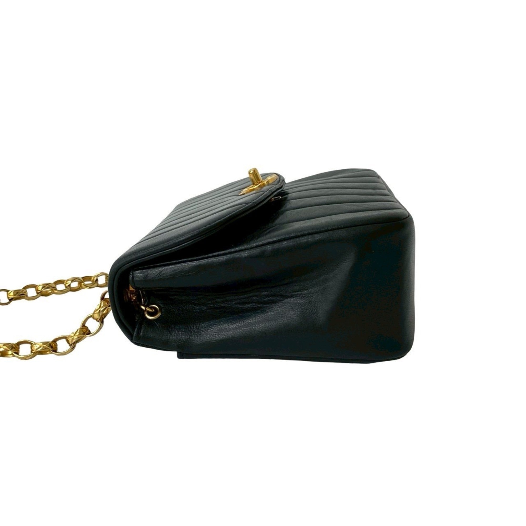 Chanel Black Leather Shoulder Bag (Pre-Owned)