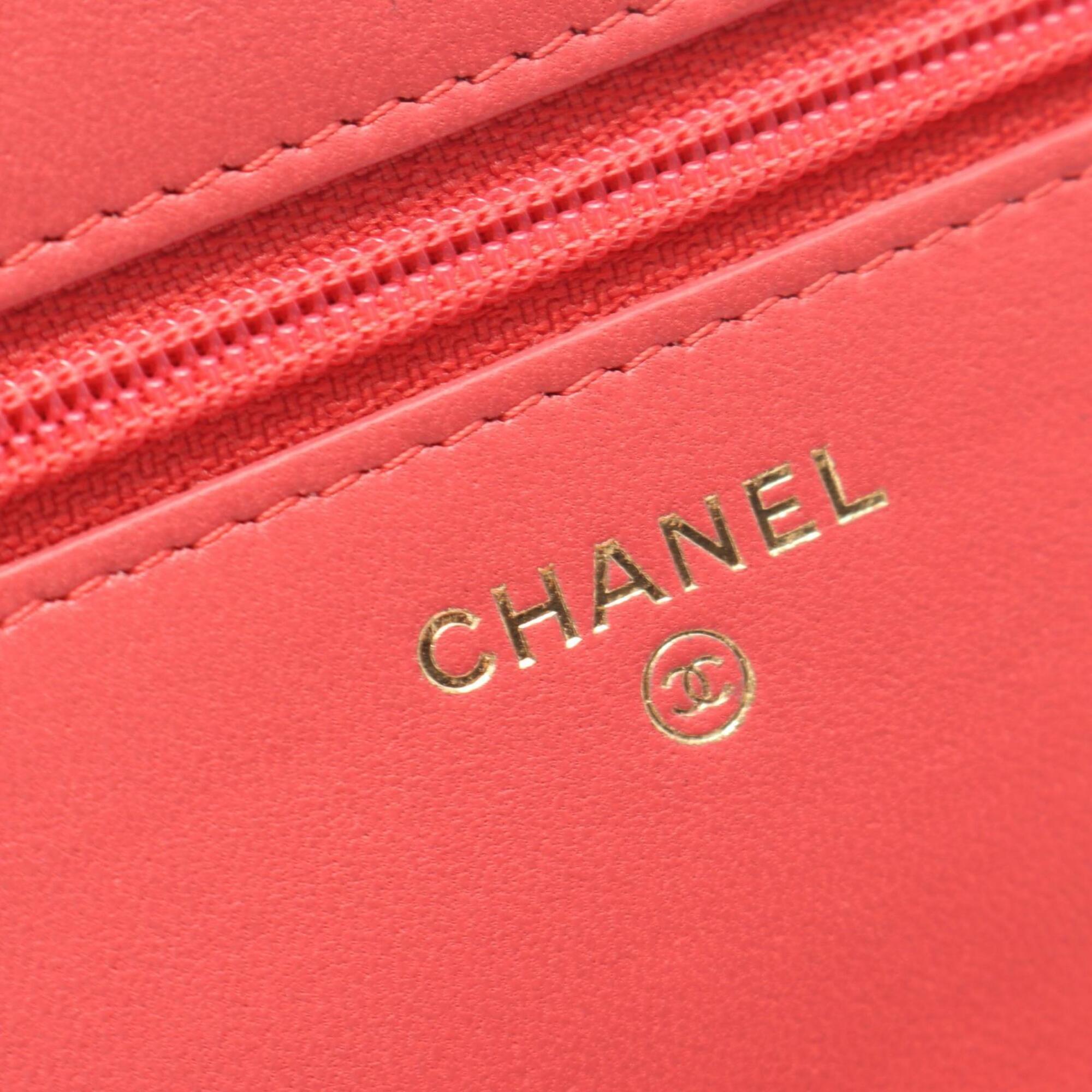 Chanel Pink Leather Handbag Shoulder Bag (Pre-Owned)