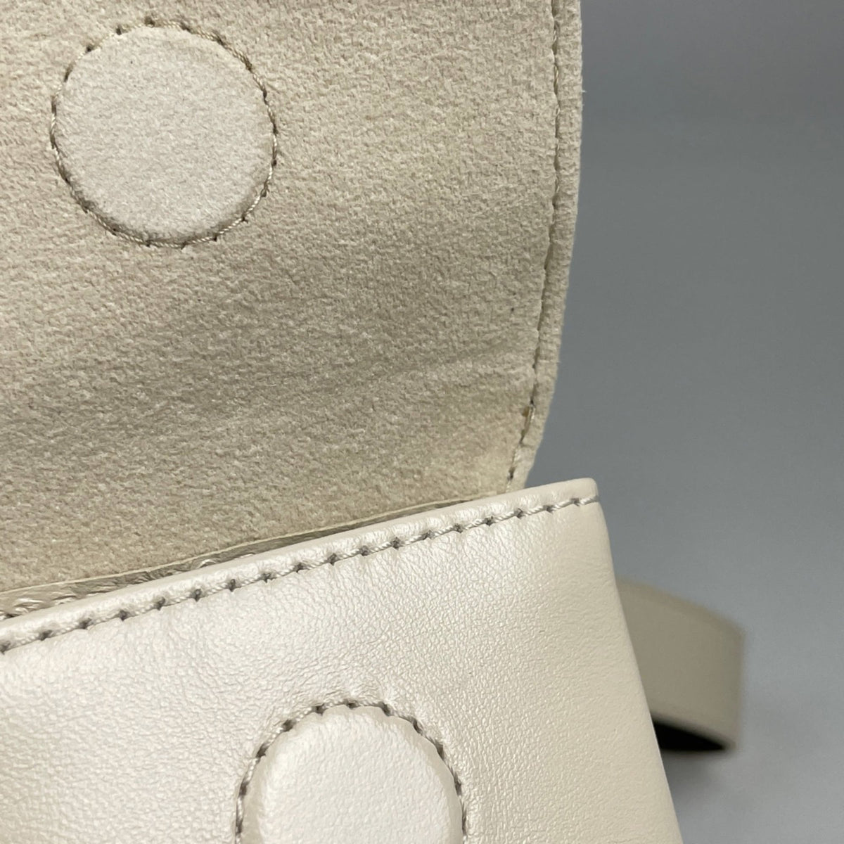 Louis Vuitton Leather Shoulder Bag (Pre-Owned)