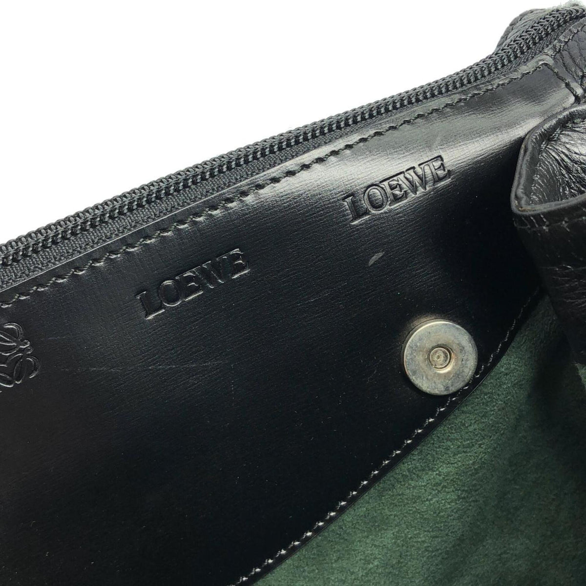 Loewe Black Leather Shoulder Bag (Pre-Owned)