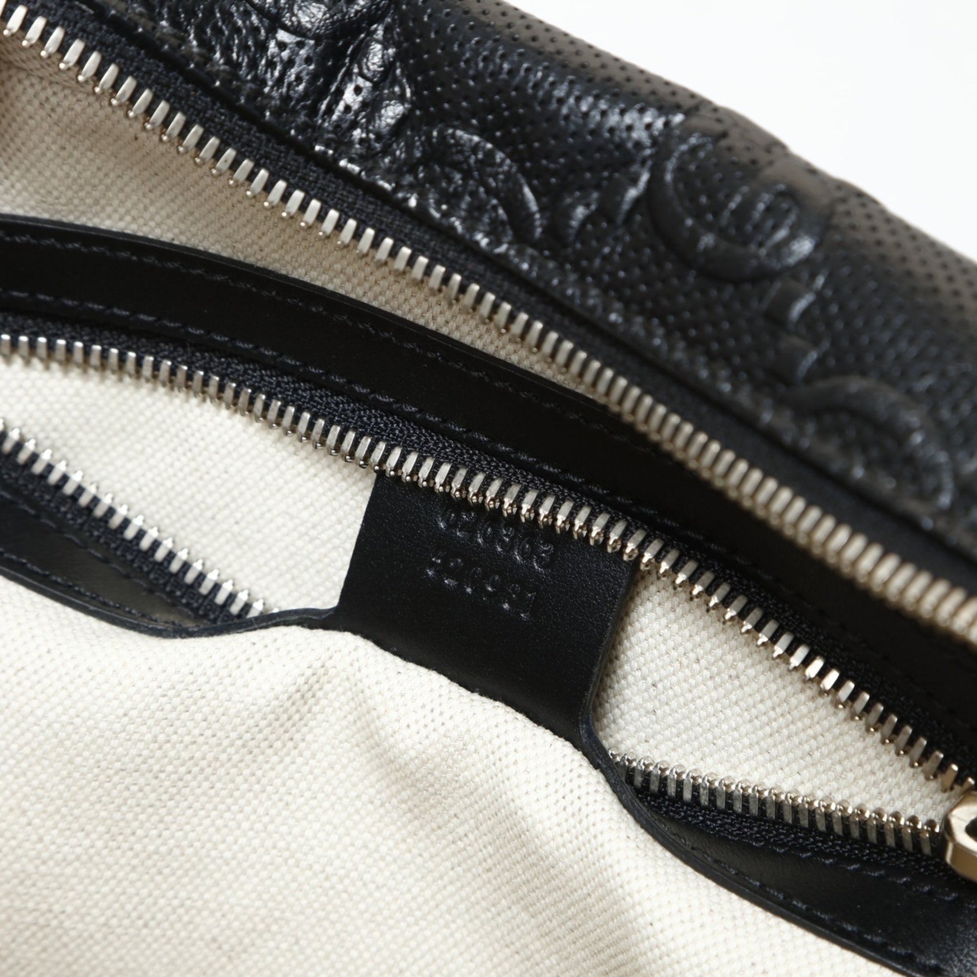 Gucci Black Embossed Shoulder Bag (Pre-Owned)
