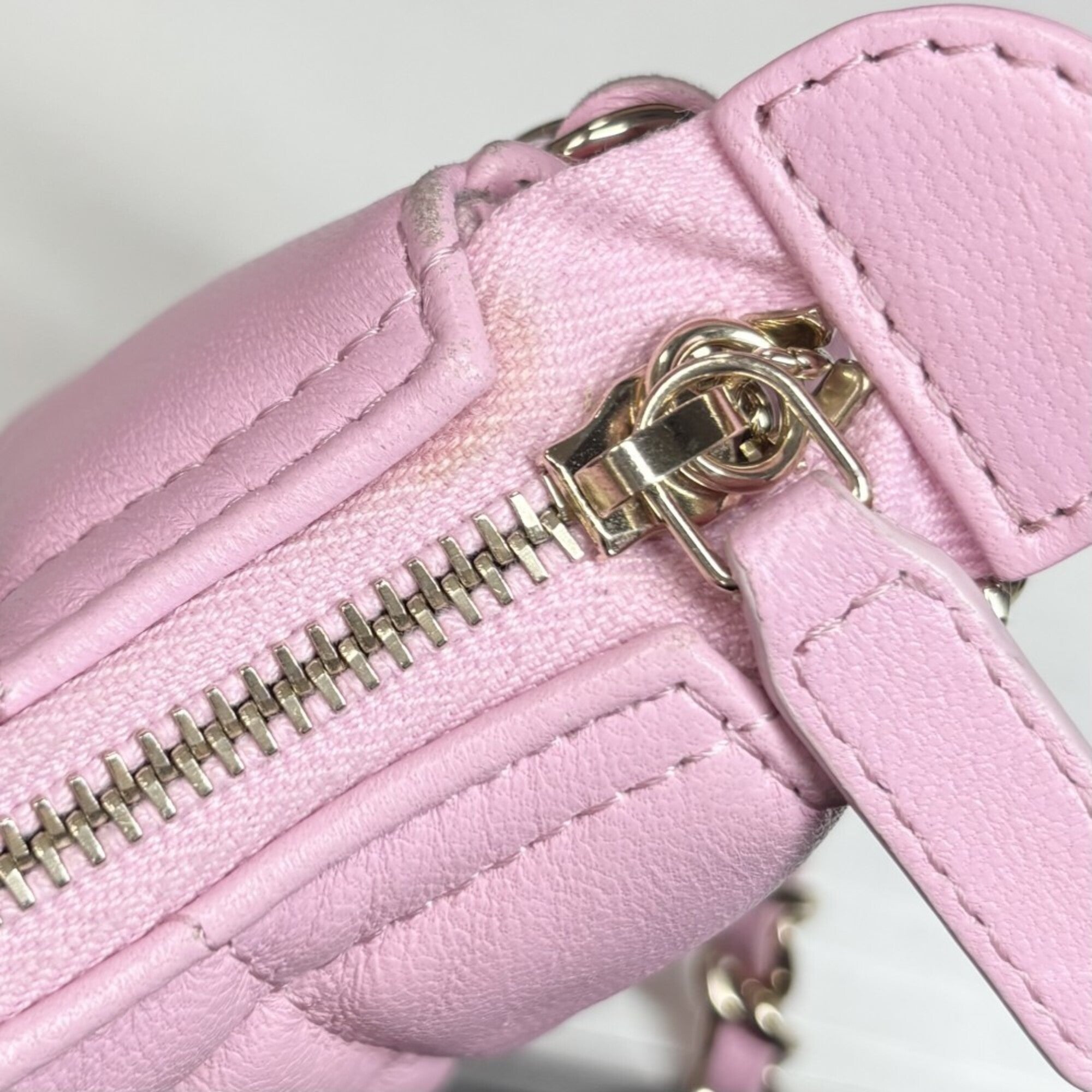 Chanel Pink Leather Pochette Shoulder Bag (Pre-Owned)