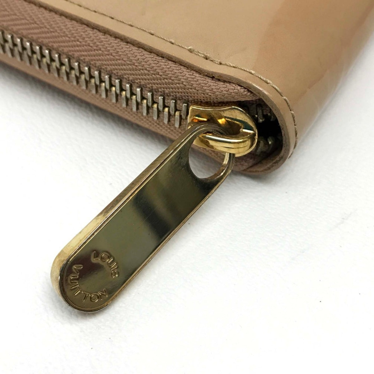 Louis Vuitton Beige Leather Long Wallet (Bi-Fold) (Pre-Owned)