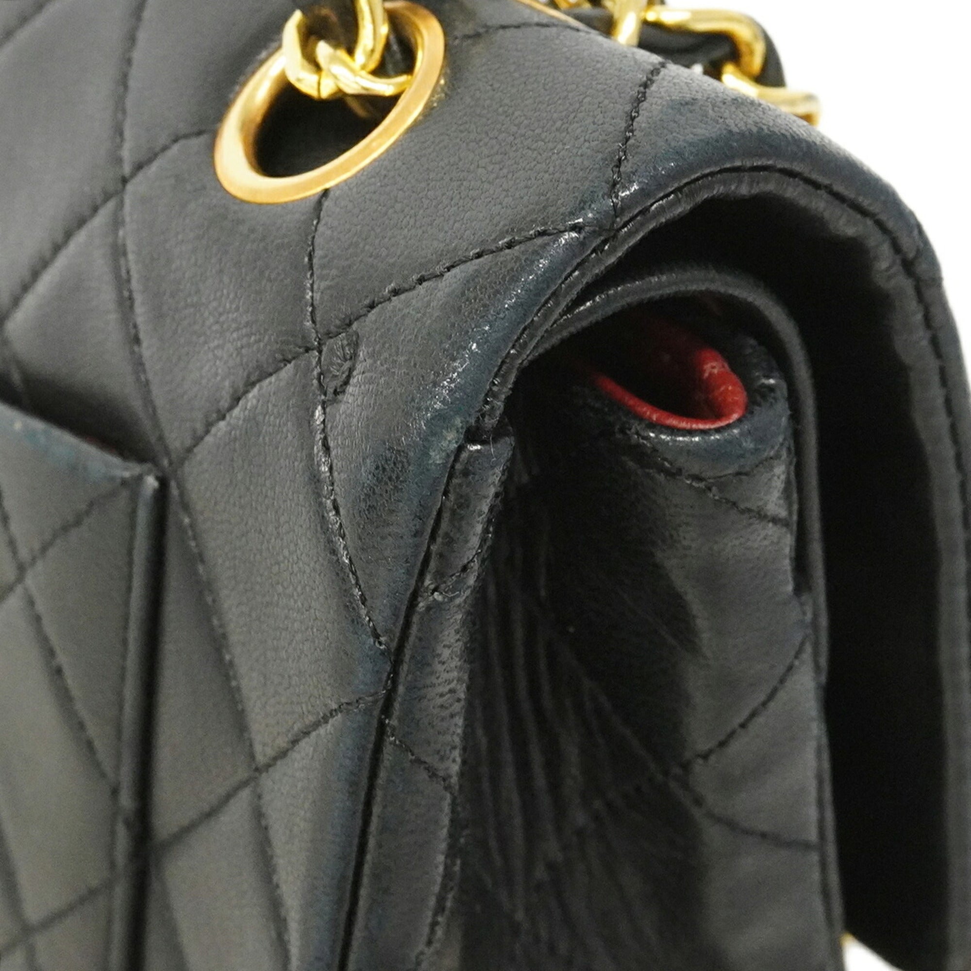 Chanel Black Leather Shoulder Bag (Pre-Owned)