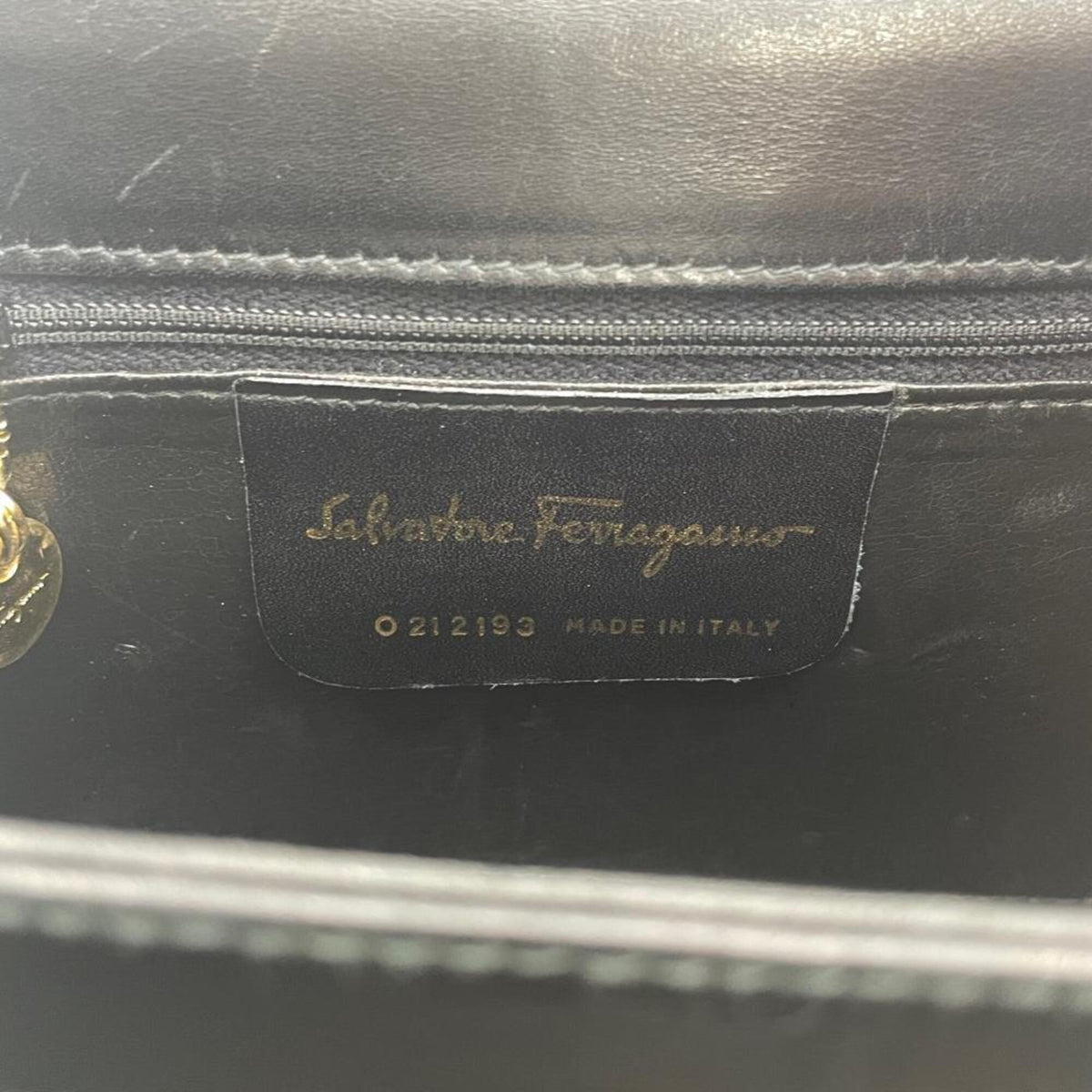 Salvatore Ferragamo Black Leather Handbag (Pre-Owned)
