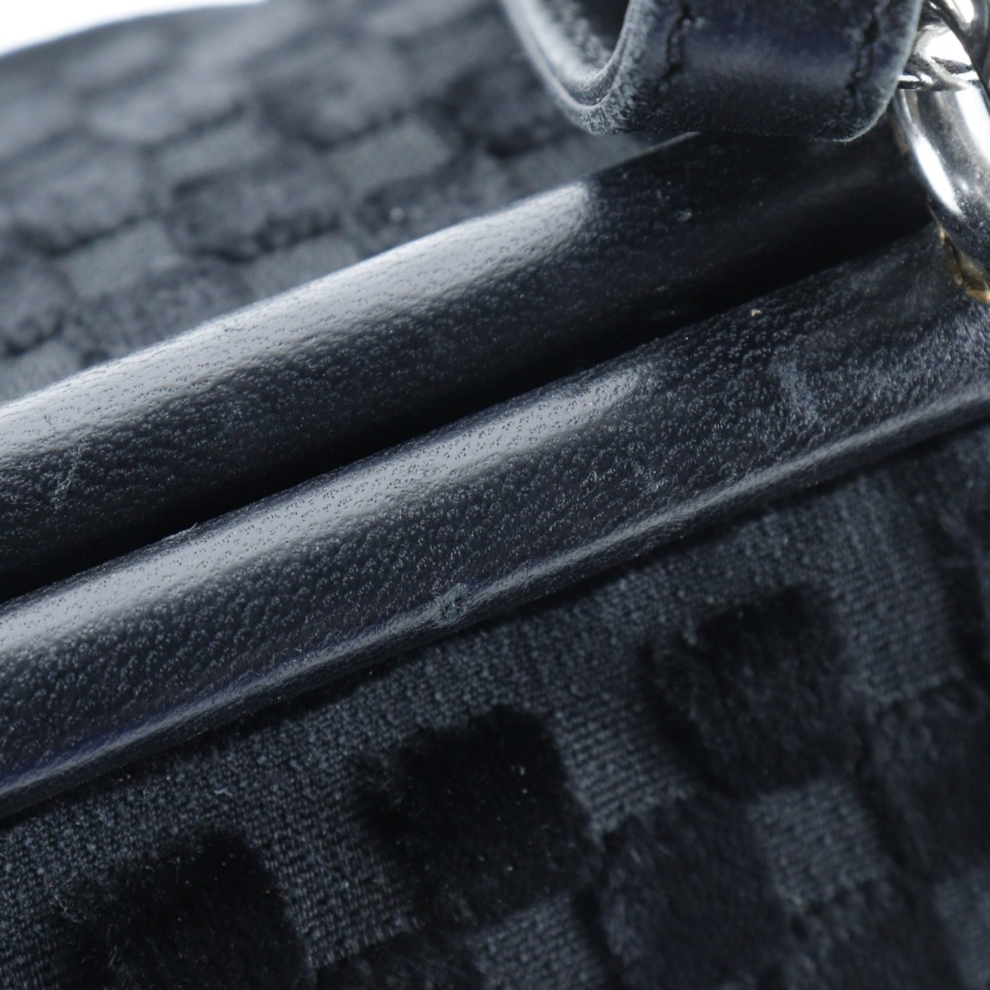 Chanel Black Leather Shoulder Bag (Pre-Owned)