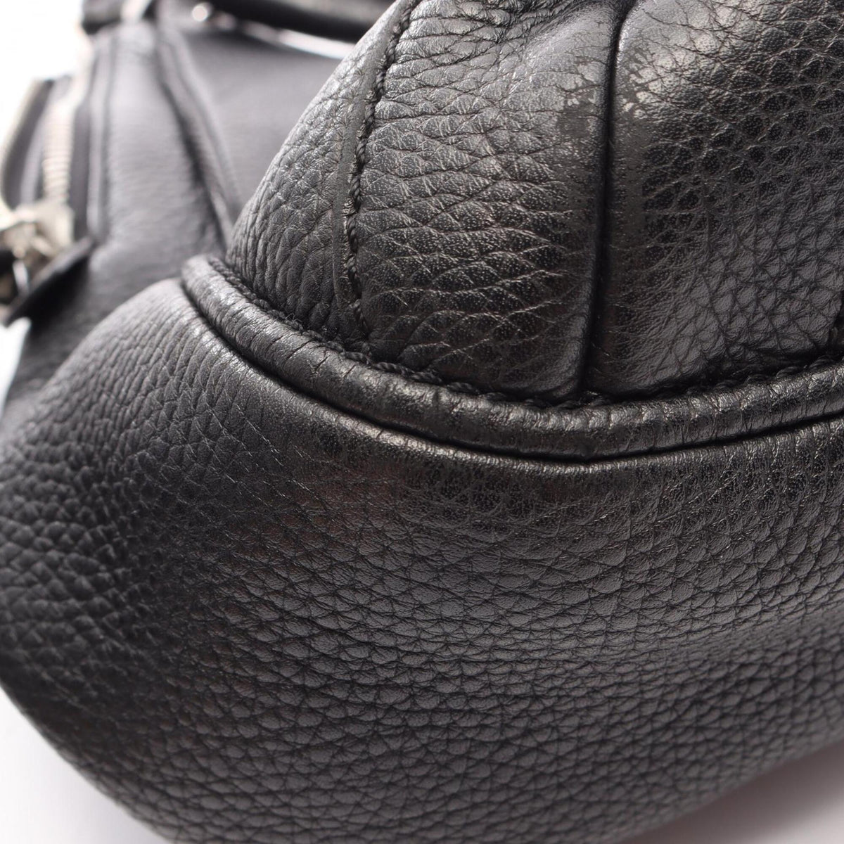 Chanel Black Leather Handbag (Pre-Owned)