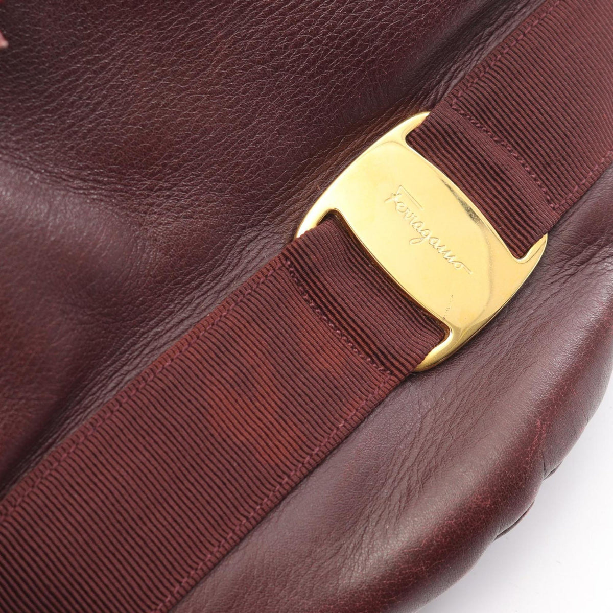 Salvatore Ferragamo Bordeaux Leather Shoulder Bag (Pre-Owned)