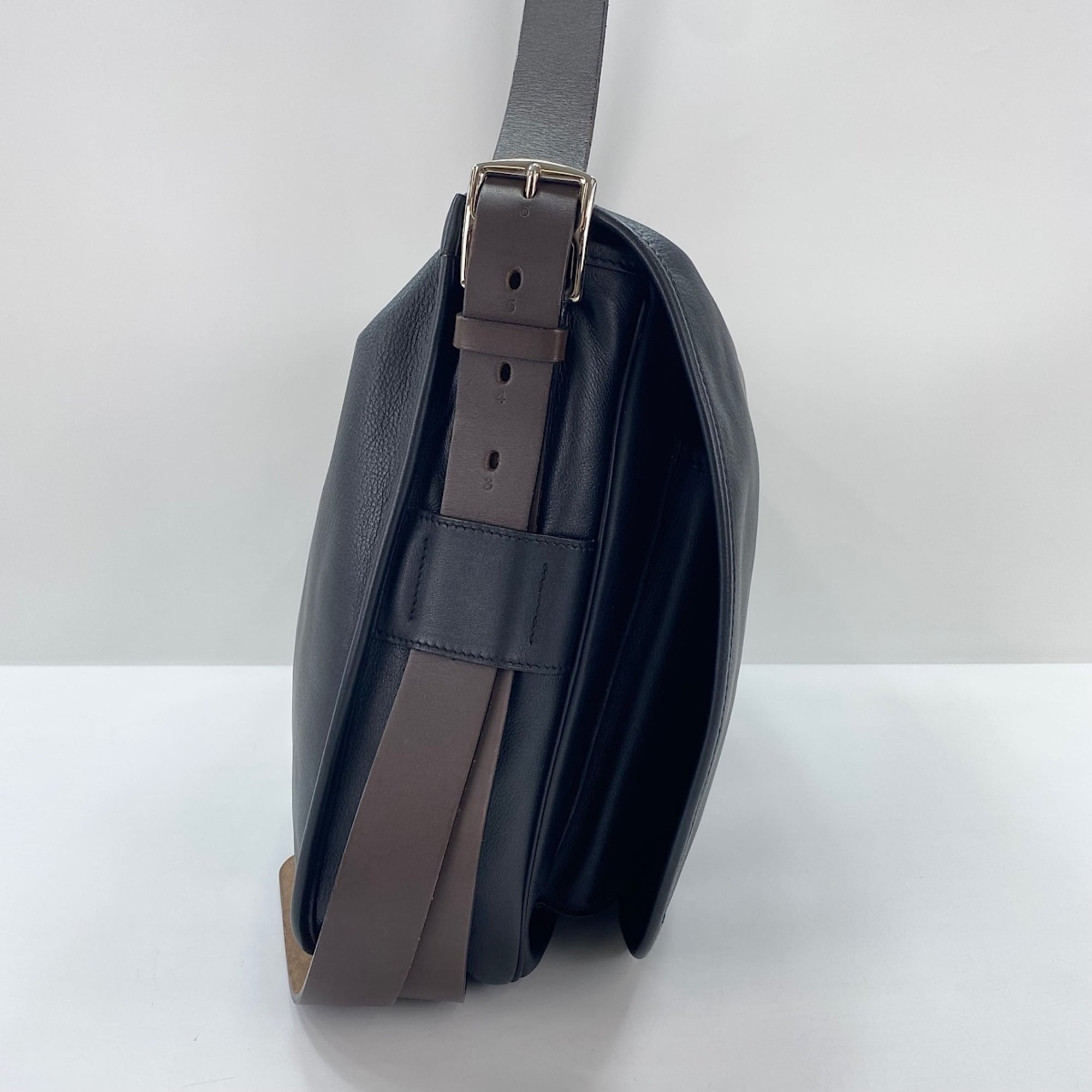 Hermes Black Crossbody Bag Messenger Bag (Pre-Owned)