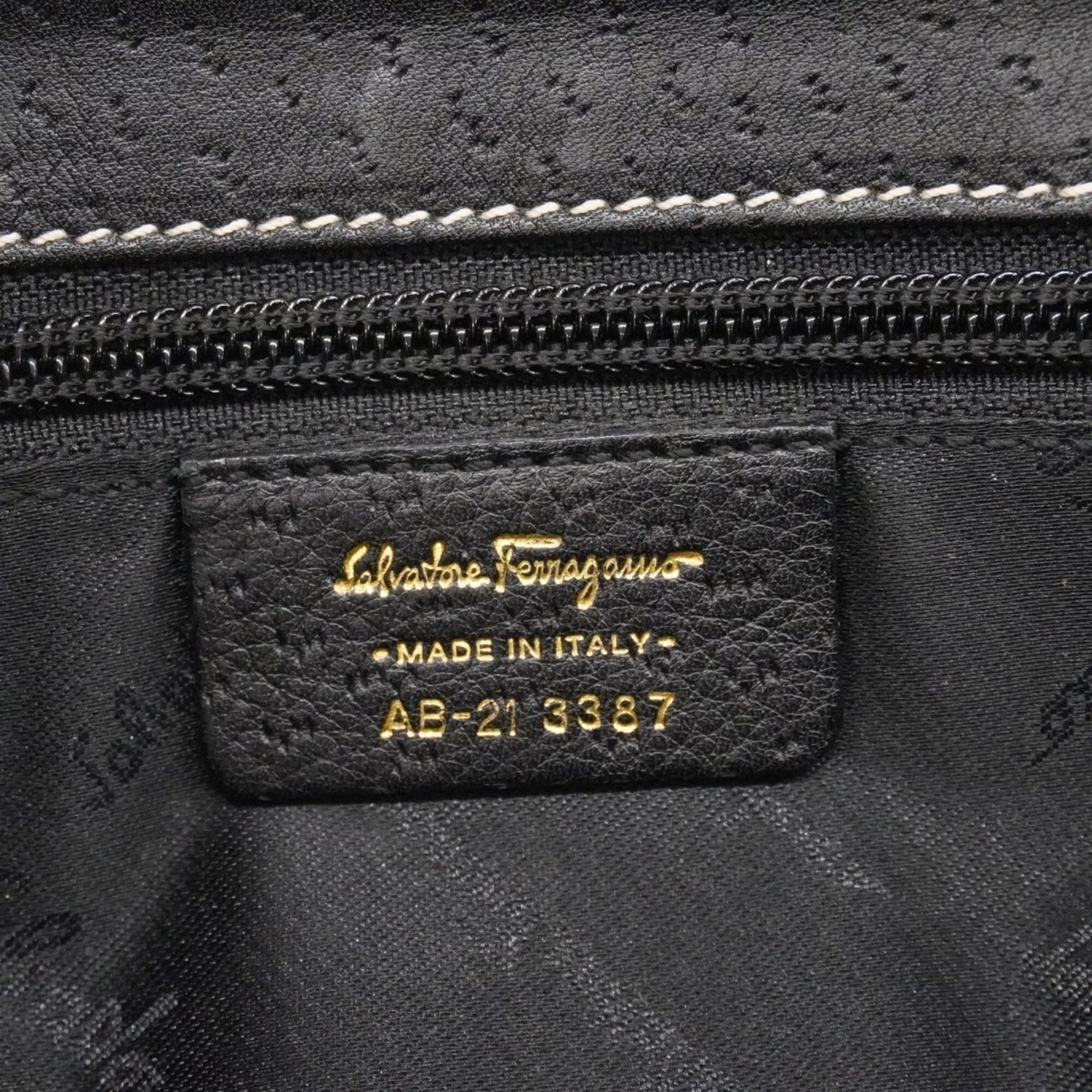Salvatore Ferragamo Black Leather Handbag (Pre-Owned)