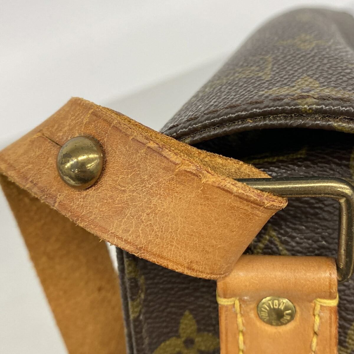 Louis Vuitton Brown Shoulder Bag (Pre-Owned)