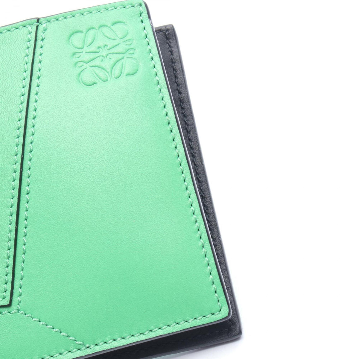 Loewe Green Leather Wallet (Bi-Fold) (Pre-Owned)