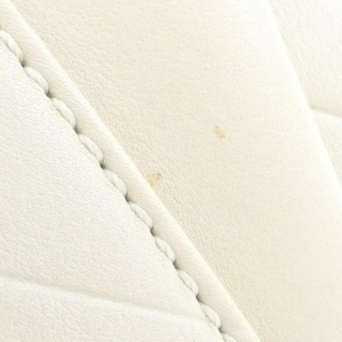 Chanel White Leather Boston Bag (Pre-Owned)