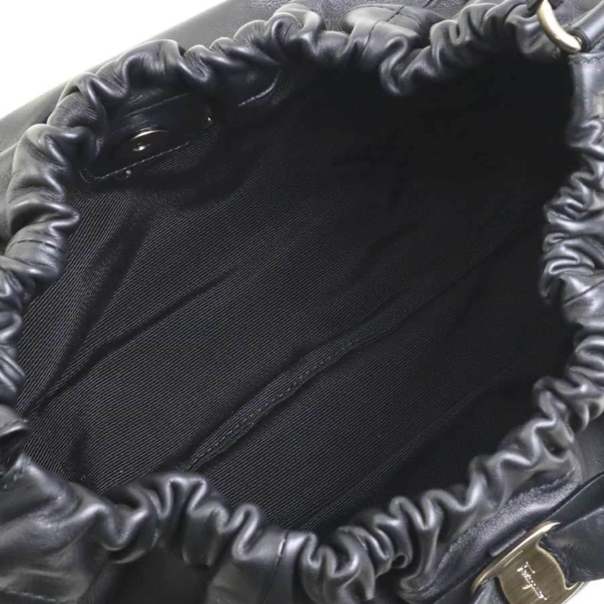 Salvatore Ferragamo Black Leather Shoulder Bag (Pre-Owned)