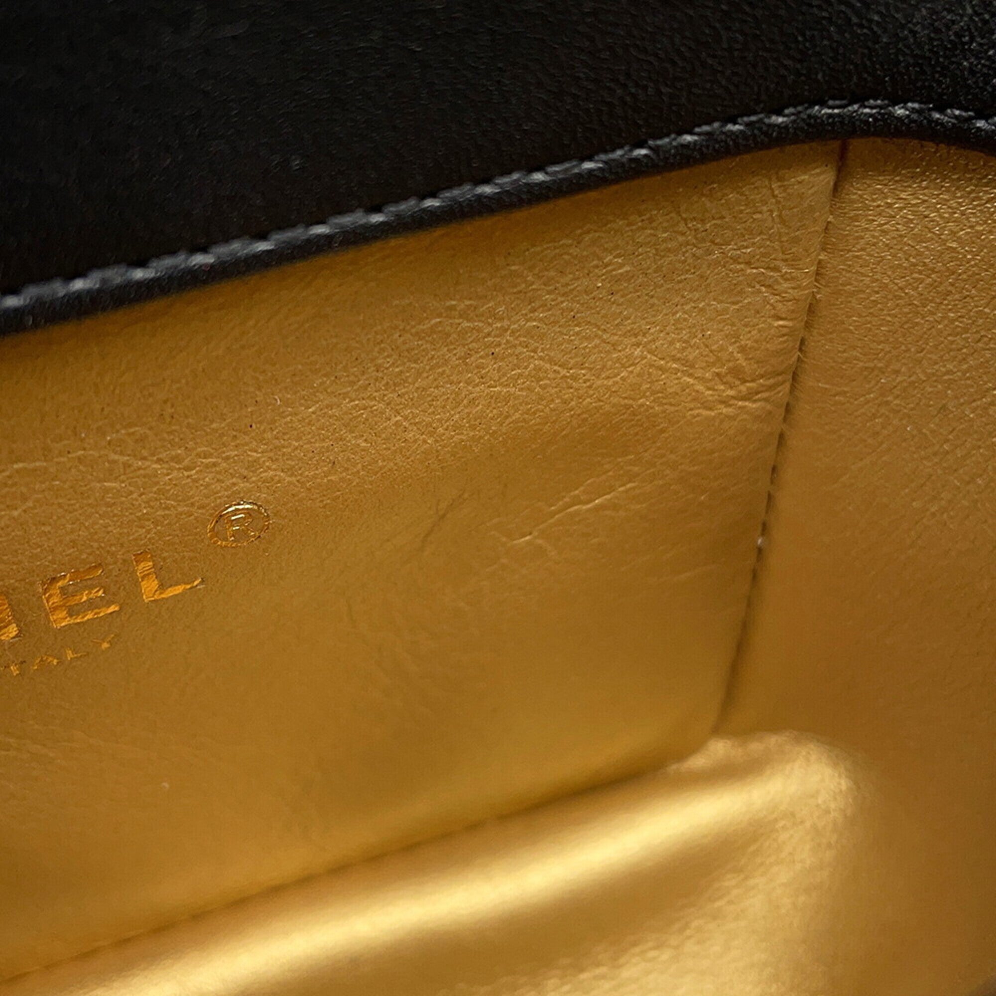 Chanel Black Leather Handbag Shoulder Bag (Pre-Owned)