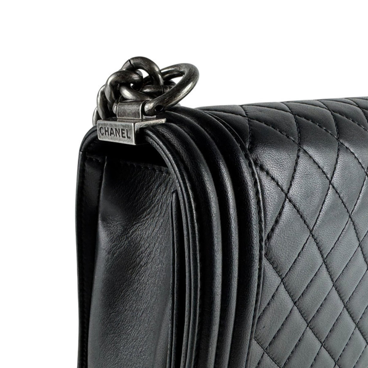 Chanel Black Leather Shoulder Bag (Pre-Owned)