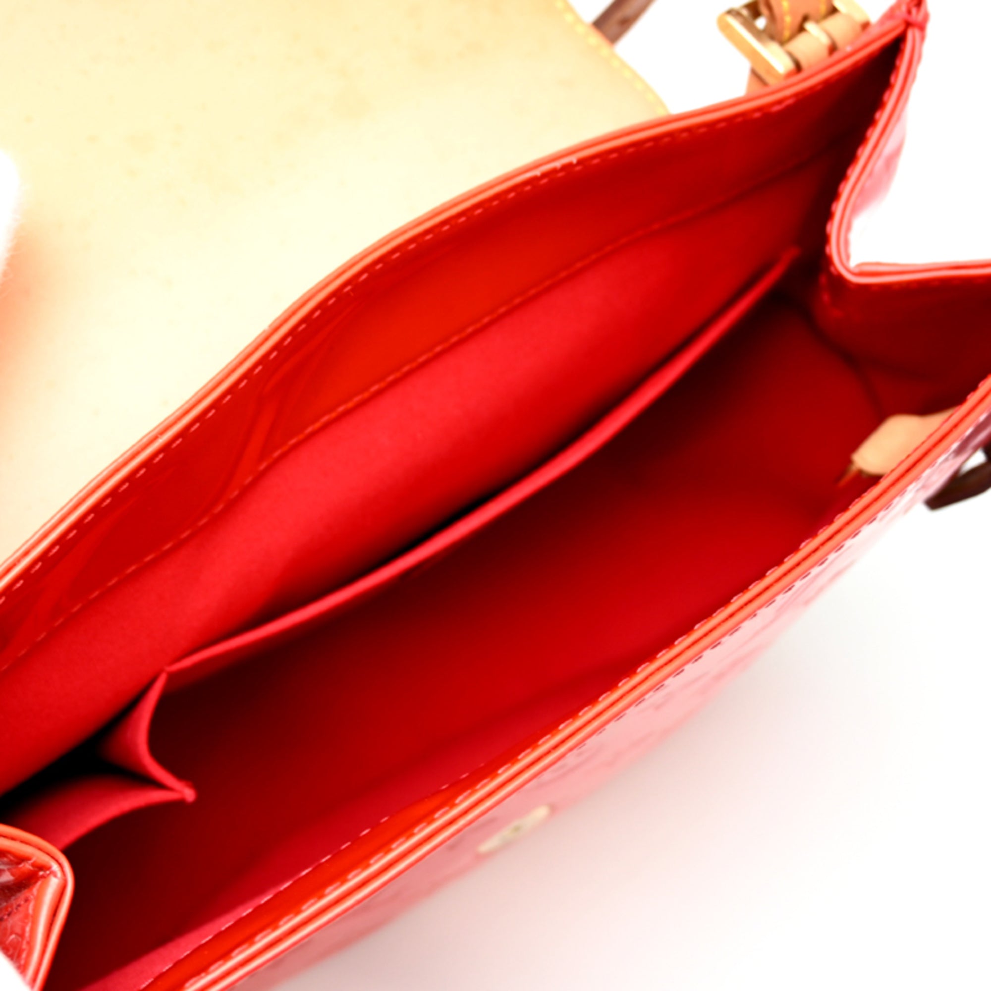 Louis Vuitton Red Color Vernis Shoulder Bag (Pre-Owned)