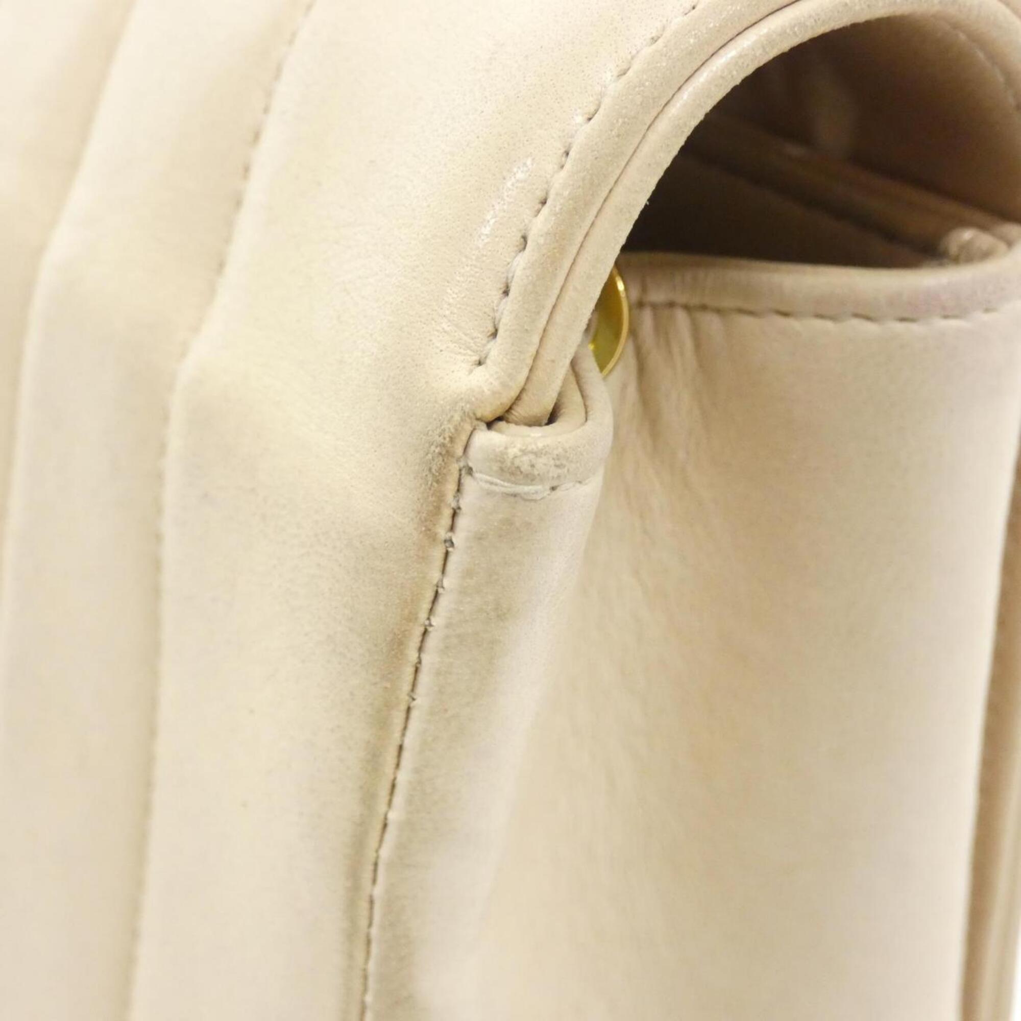 Chanel Beige Leather Shoulder Bag (Pre-Owned)