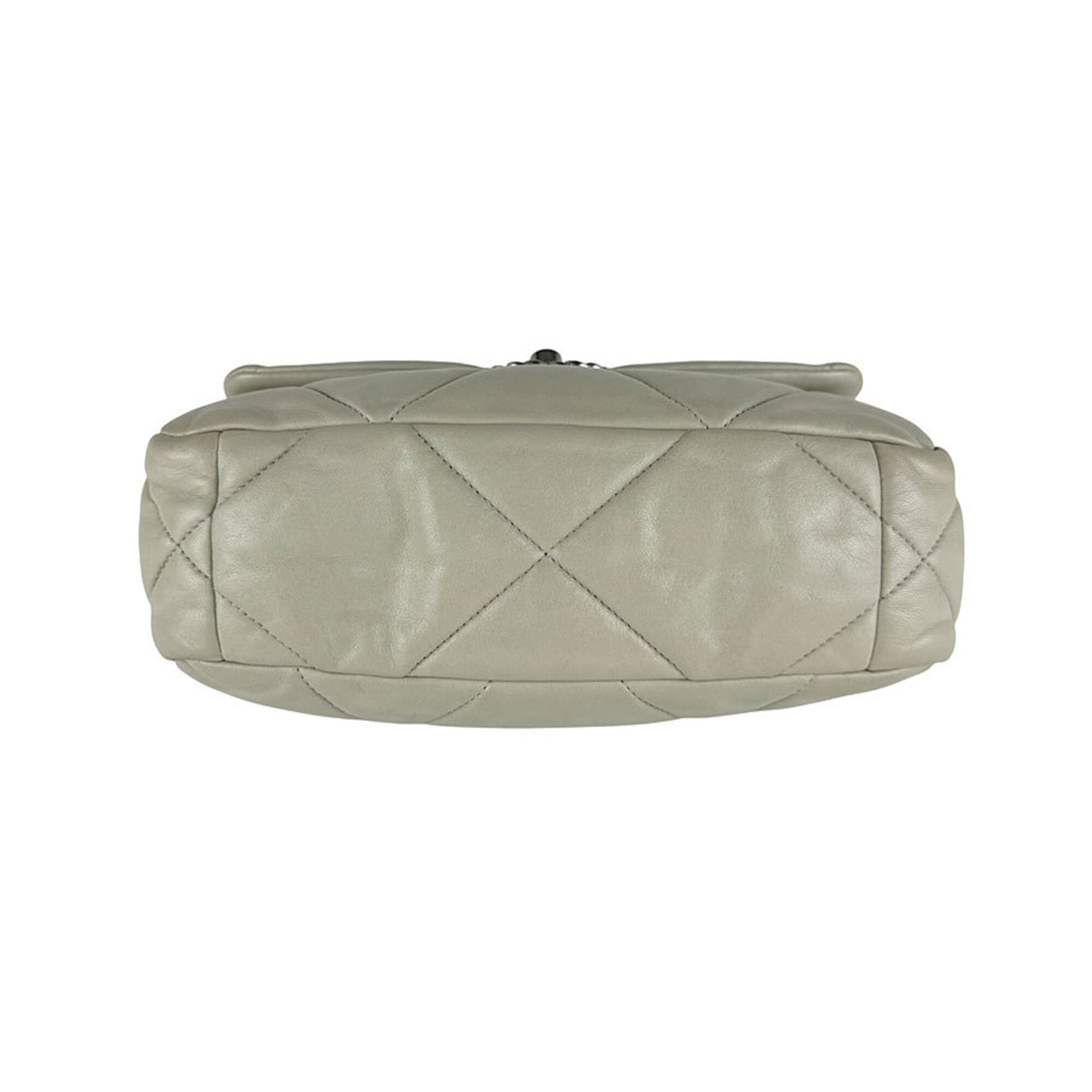 Chanel Gray Leather Shoulder Bag (Pre-Owned)