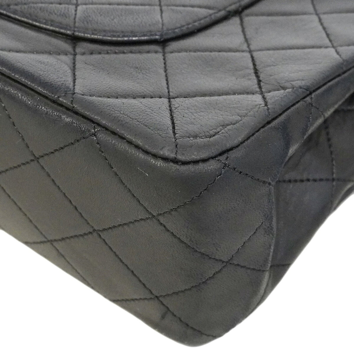 Chanel Black Leather Shoulder Bag (Pre-Owned)