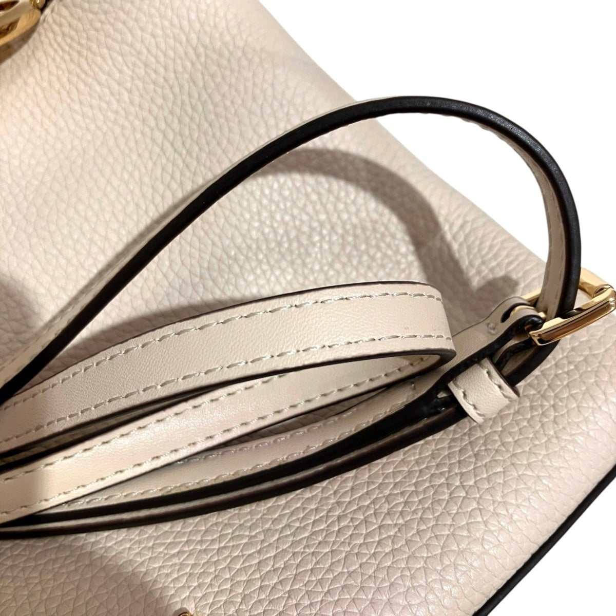 Michael Kors Cream Leather Shoulder Bag (Pre-Owned)