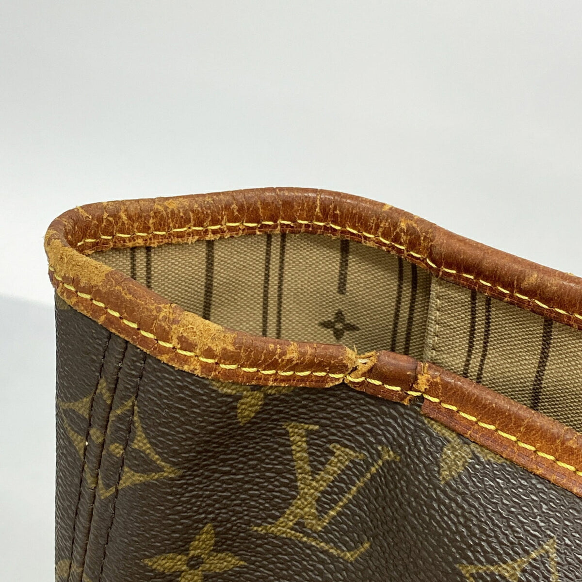 Louis Vuitton Brown Tote Bag (Pre-Owned)