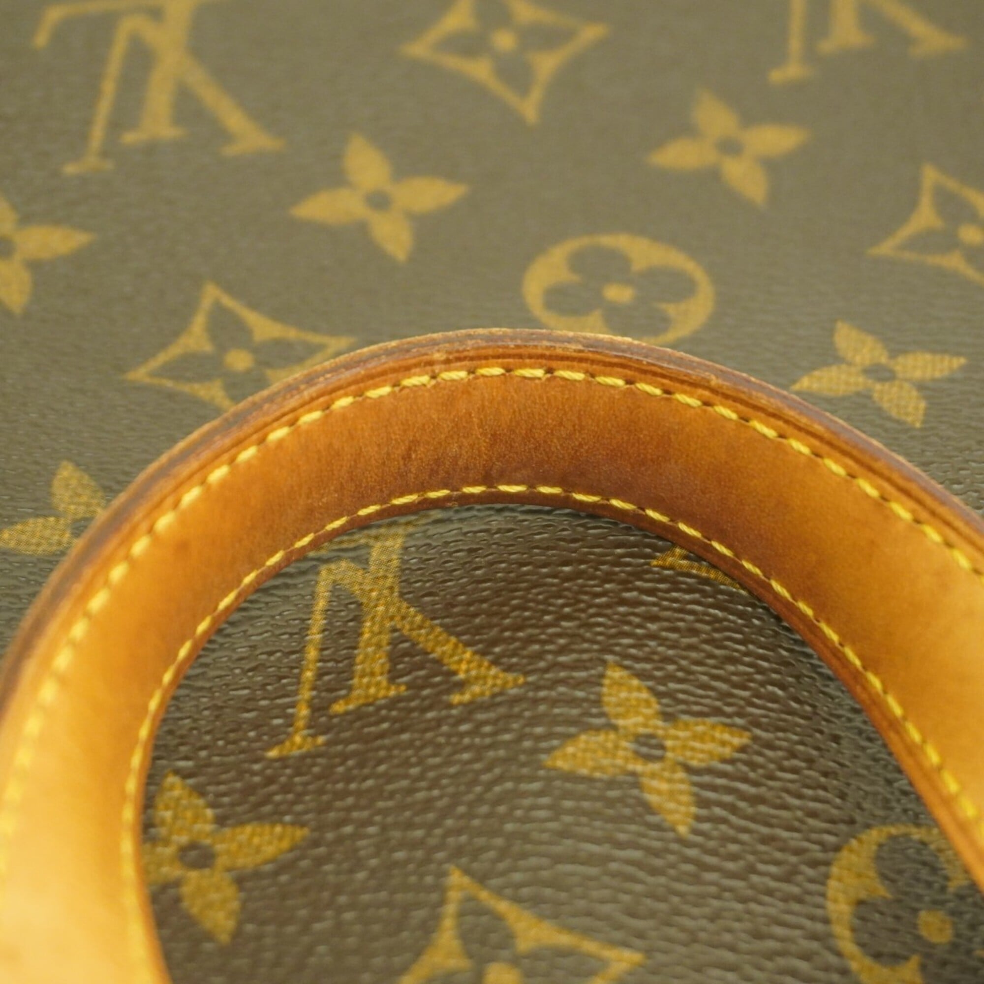 Louis Vuitton Brown Handbag (Pre-Owned)