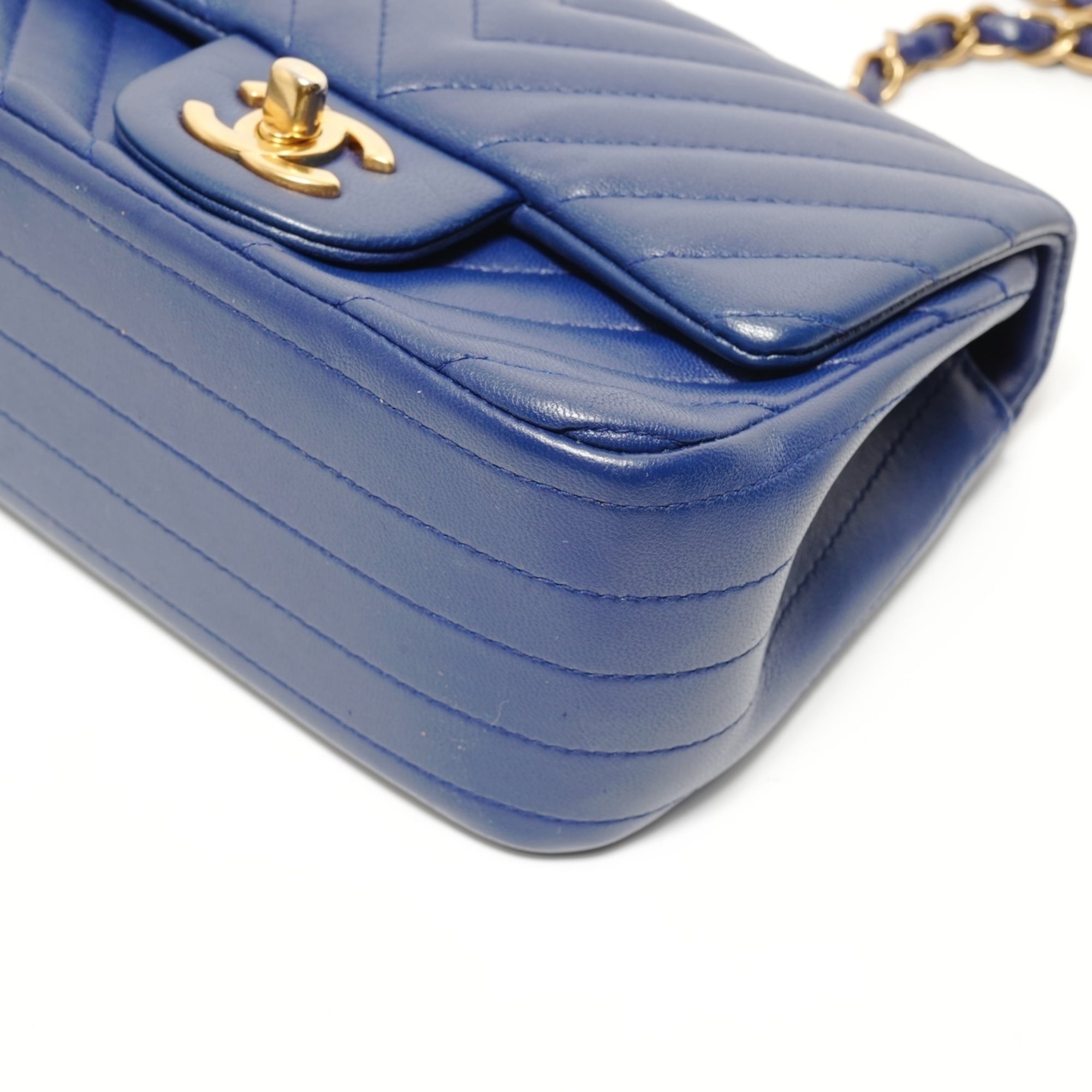 Chanel Blue Leather Shoulder Bag (Pre-Owned)