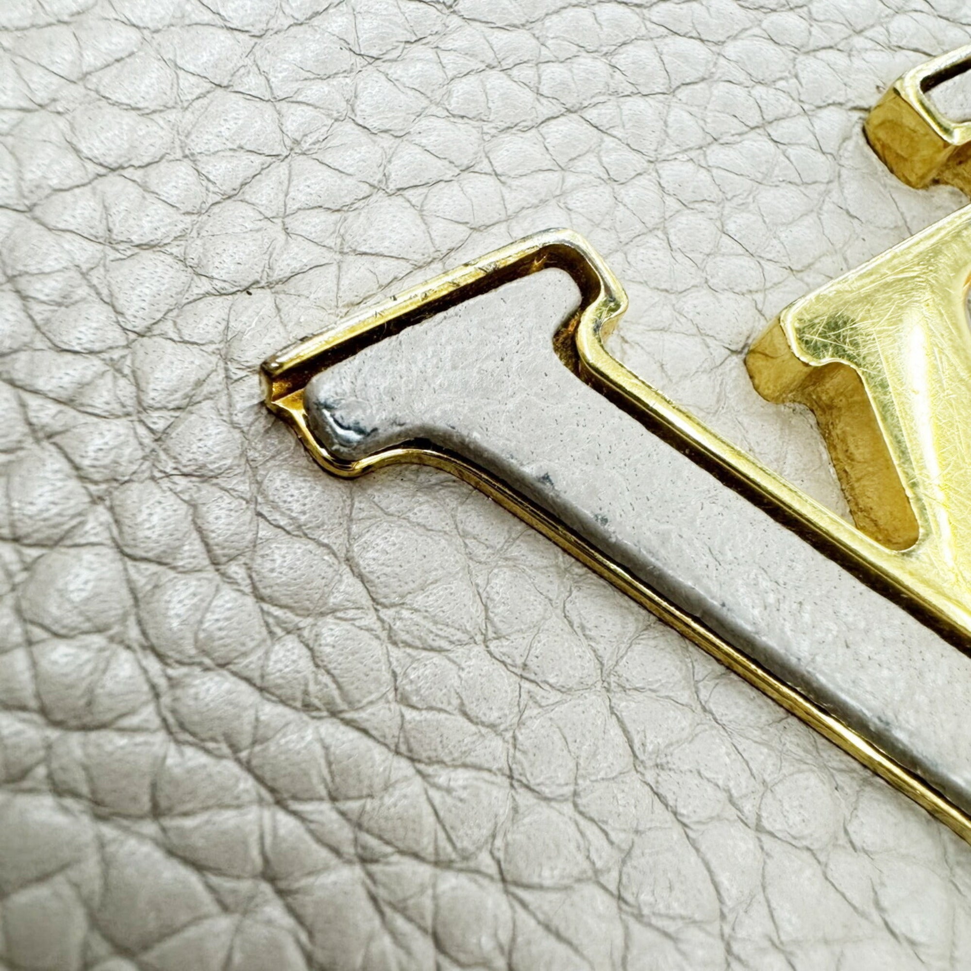 Louis Vuitton Beige Grayish Leather Long Wallet (Bi-Fold) (Pre-Owned)